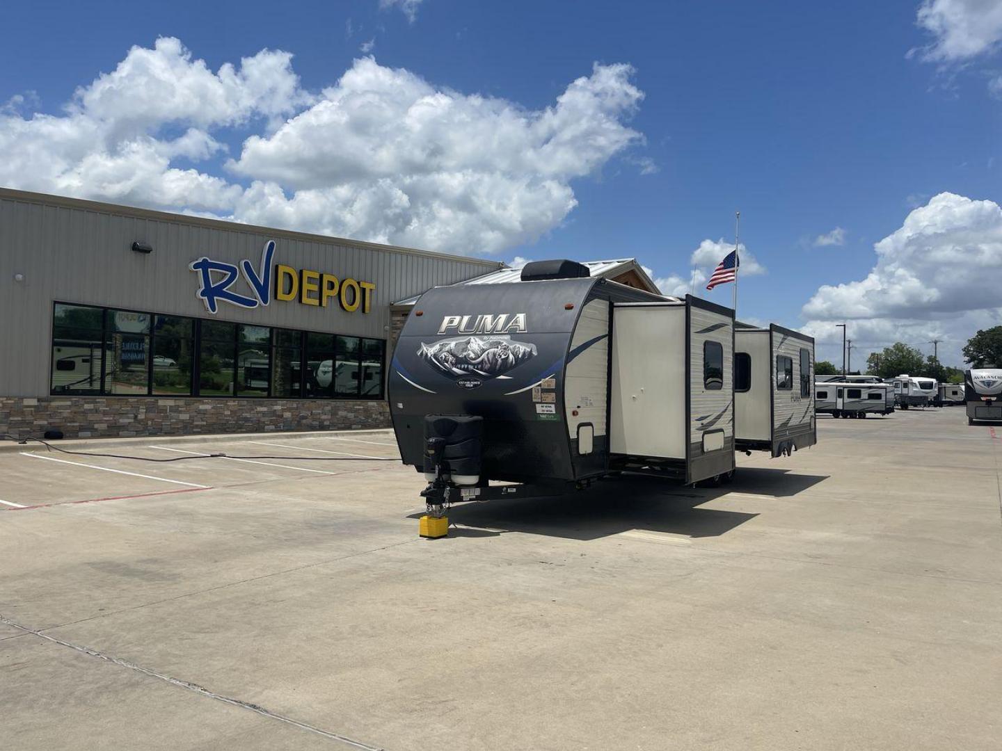 2020 PALOMINO PUMA 32RKTS (4X4TPUH27LP) , located at 4319 N Main Street, Cleburne, TX, 76033, (817) 221-0660, 32.435829, -97.384178 - Photo#0