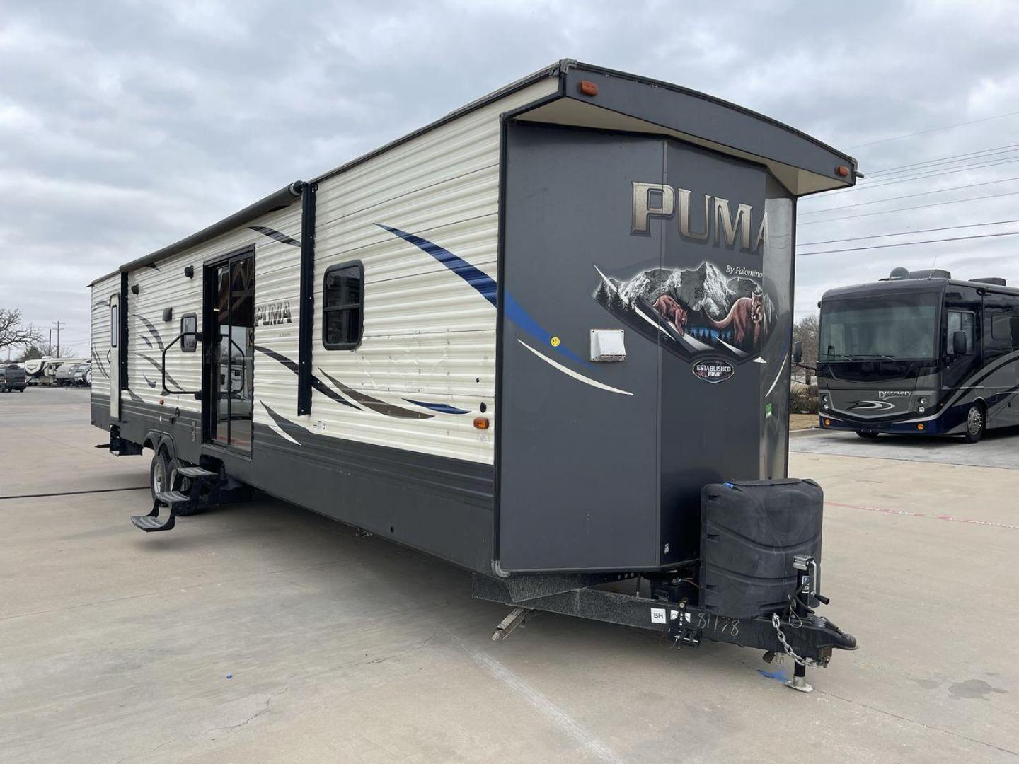 2020 NV DIGIL PUMA 38DBS - (4X4TPUP27LP) , Length: 41.92 ft | Dry Weight: 9,748 lbs. | Gross Weight: 11,522 lbs. | Slides: 3. transmission, located at 4319 N Main Street, Cleburne, TX, 76033, (817) 221-0660, 32.435829, -97.384178 - With its impressive features and unbeatable price of $38,995, this RV is sure to make your road trip dreams come true. The 2020 Puma 38DBS is a spacious and stylish travel trailer designed for both comfort and functionality. Its exterior features a striking combination of cream and gray tones with s - Photo#22