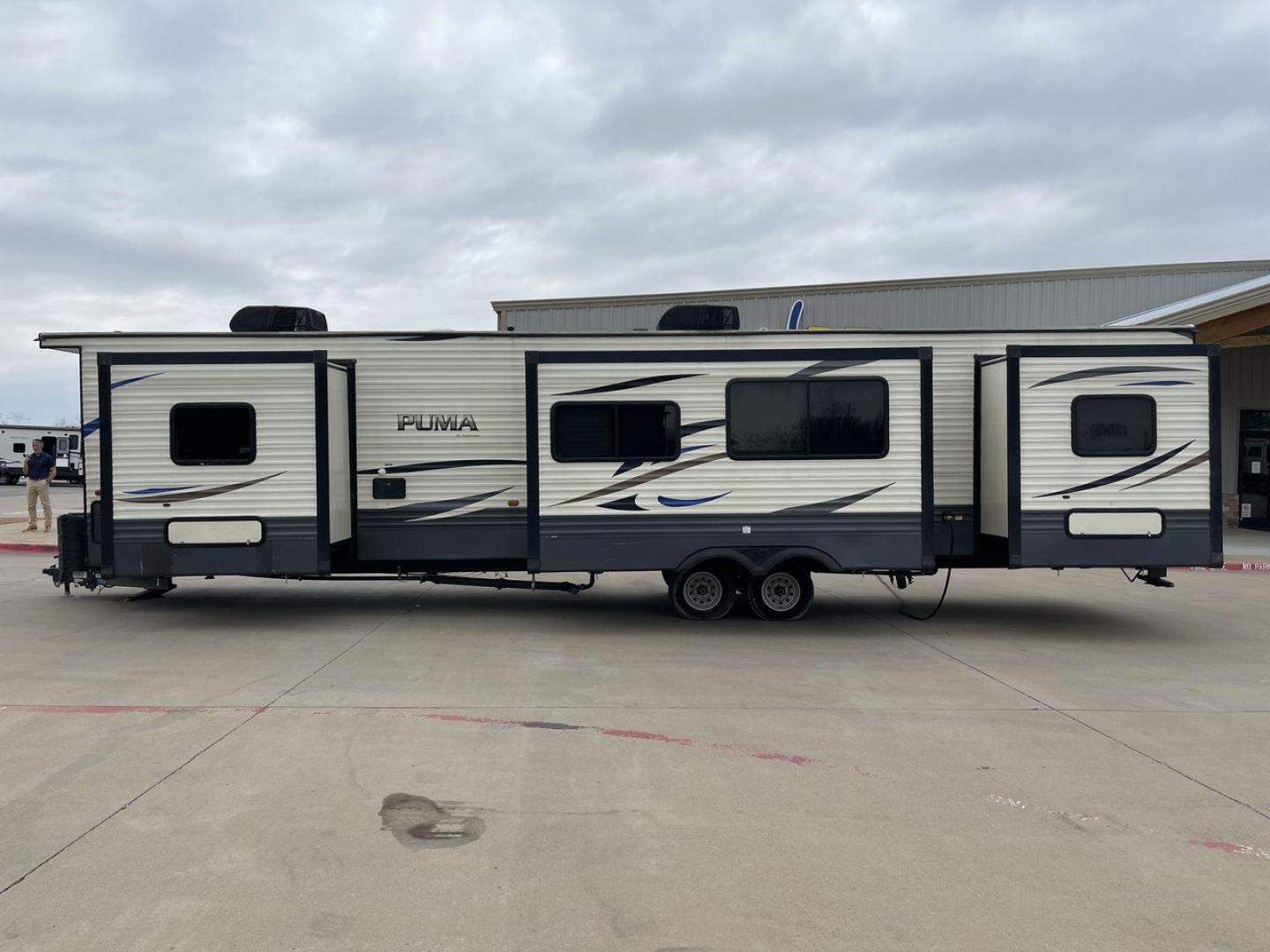 2020 NV DIGIL PUMA 38DBS - (4X4TPUP27LP) , Length: 41.92 ft | Dry Weight: 9,748 lbs. | Gross Weight: 11,522 lbs. | Slides: 3. transmission, located at 4319 N Main Street, Cleburne, TX, 76033, (817) 221-0660, 32.435829, -97.384178 - With its impressive features and unbeatable price of $38,995, this RV is sure to make your road trip dreams come true. The 2020 Puma 38DBS is a spacious and stylish travel trailer designed for both comfort and functionality. Its exterior features a striking combination of cream and gray tones with s - Photo#23