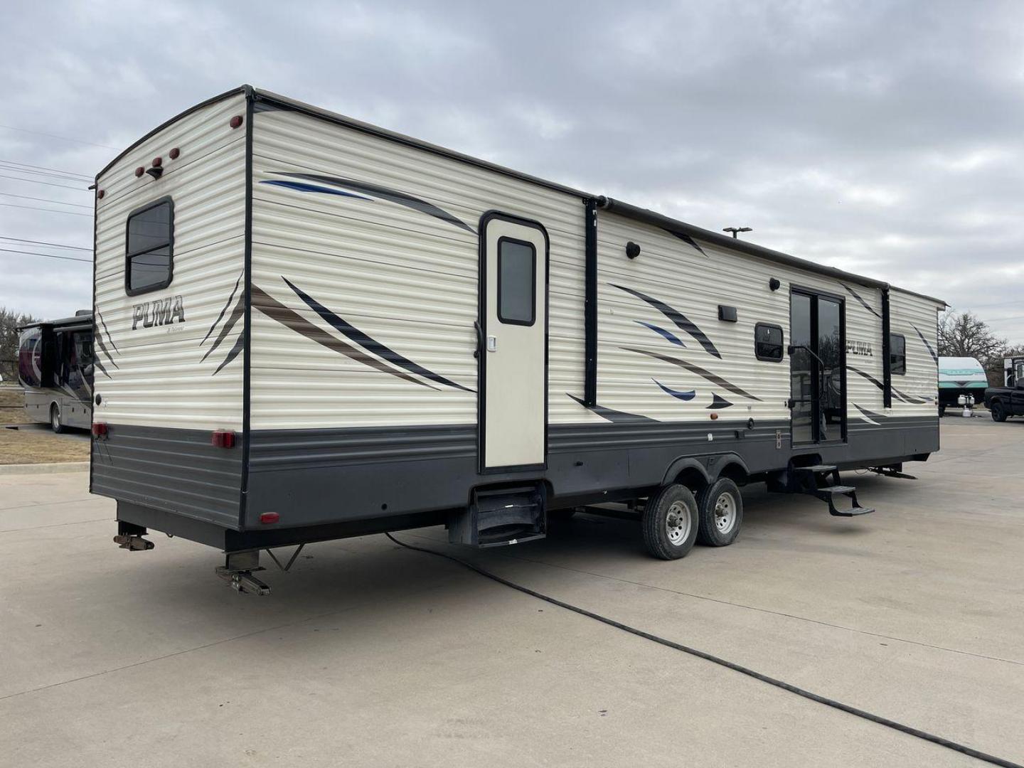 2020 NV DIGIL PUMA 38DBS - (4X4TPUP27LP) , Length: 41.92 ft | Dry Weight: 9,748 lbs. | Gross Weight: 11,522 lbs. | Slides: 3. transmission, located at 4319 N Main Street, Cleburne, TX, 76033, (817) 221-0660, 32.435829, -97.384178 - With its impressive features and unbeatable price of $38,995, this RV is sure to make your road trip dreams come true. The 2020 Puma 38DBS is a spacious and stylish travel trailer designed for both comfort and functionality. Its exterior features a striking combination of cream and gray tones with s - Photo#24