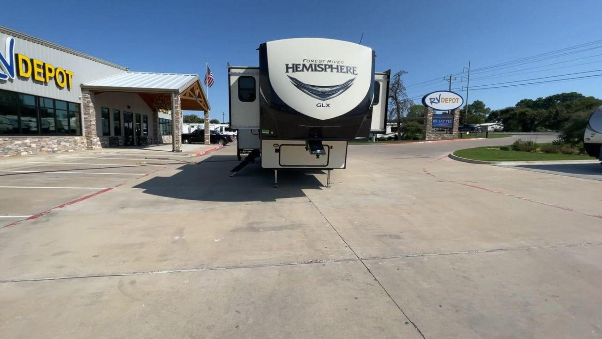 2020 WHITE SALEM HEMISPHERE GLX378FL - (4X4FSBP23LV) , Length: 43.42 ft. | Dry Weight: 11,589 lbs. | Slides: 5 transmission, located at 4319 N Main Street, Cleburne, TX, 76033, (817) 221-0660, 32.435829, -97.384178 - The 2020 Salem Hemisphere GLX378F is a luxurious fifth wheel that stands out with its expansive design and premium features. With an impressive length of 43 feet and five slides, this model ensures a spacious and inviting living space that redefines the concept of comfort on the road. The dual entry - Photo#4