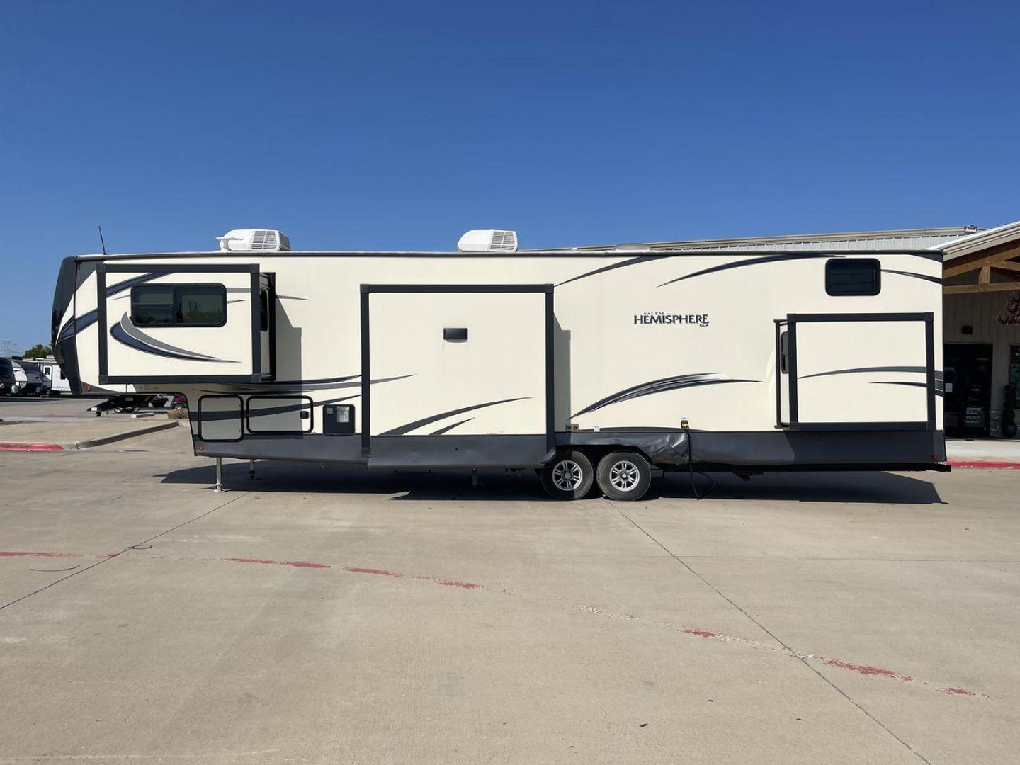 2020 WHITE SALEM HEMISPHERE GLX378FL - (4X4FSBP23LV) , Length: 43.42 ft. | Dry Weight: 11,589 lbs. | Slides: 5 transmission, located at 4319 N Main Street, Cleburne, TX, 76033, (817) 221-0660, 32.435829, -97.384178 - The 2020 Salem Hemisphere GLX378F is a luxurious fifth wheel that stands out with its expansive design and premium features. With an impressive length of 43 feet and five slides, this model ensures a spacious and inviting living space that redefines the concept of comfort on the road. The dual entry - Photo#24