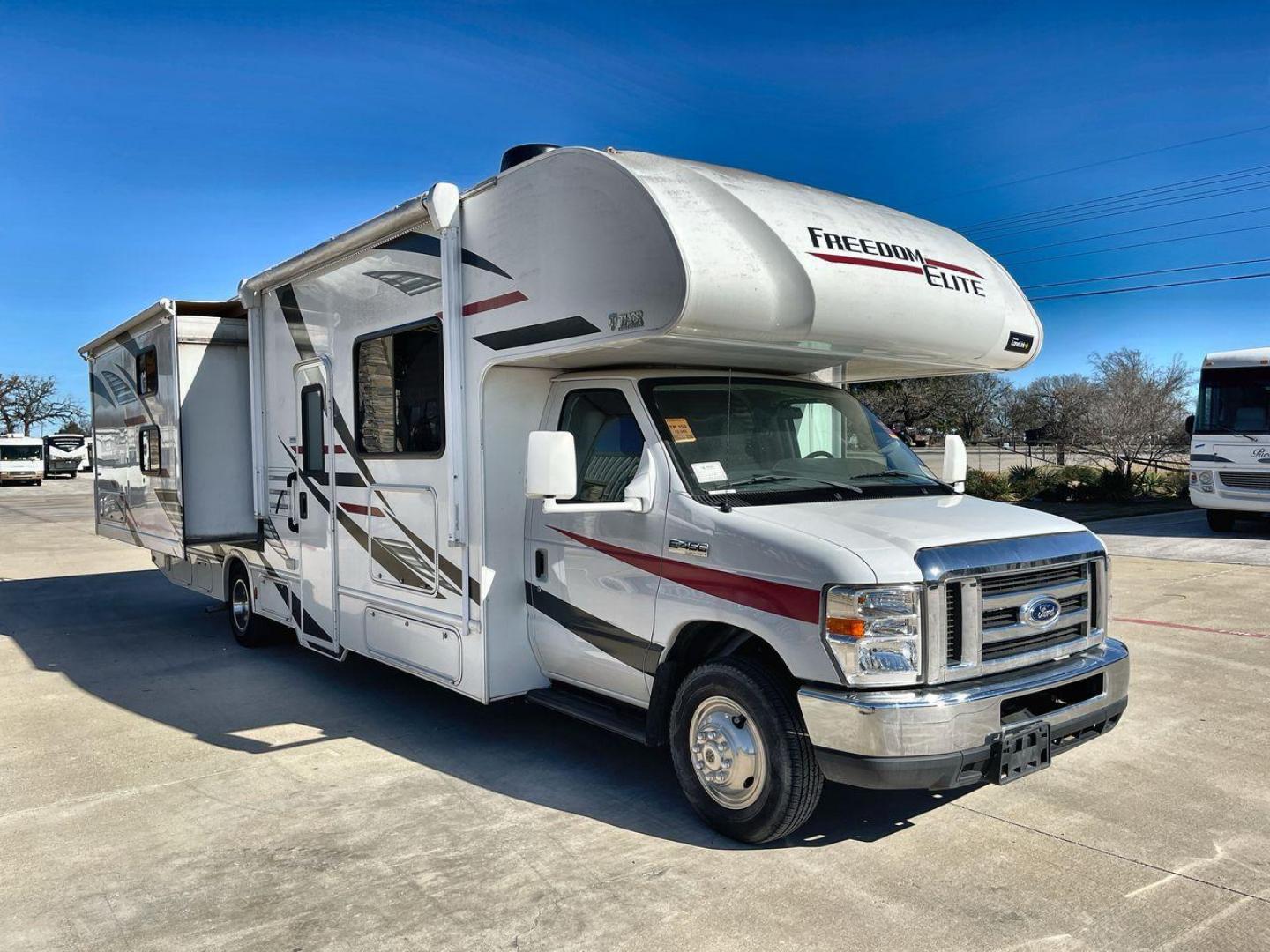 2020 THOR FREEDOM ELITE 30FE (1FDXE4FS9KD) , Length: 32.17 ft. | Gross Weight: 14,500 lbs. | Slides: 2 transmission, located at 4319 N Main Street, Cleburne, TX, 76033, (817) 221-0660, 32.435829, -97.384178 - The 2020 Thor Freedom Elite 30FE is a versatile and family-friendly Class C motorhome that blends functionality, comfort, and style. Its thoughtful floor plan and amenities make it a great option for road trips, weekend getaways, or extended vacations. The dimensions of this unit are 32.17 ft in len - Photo#22