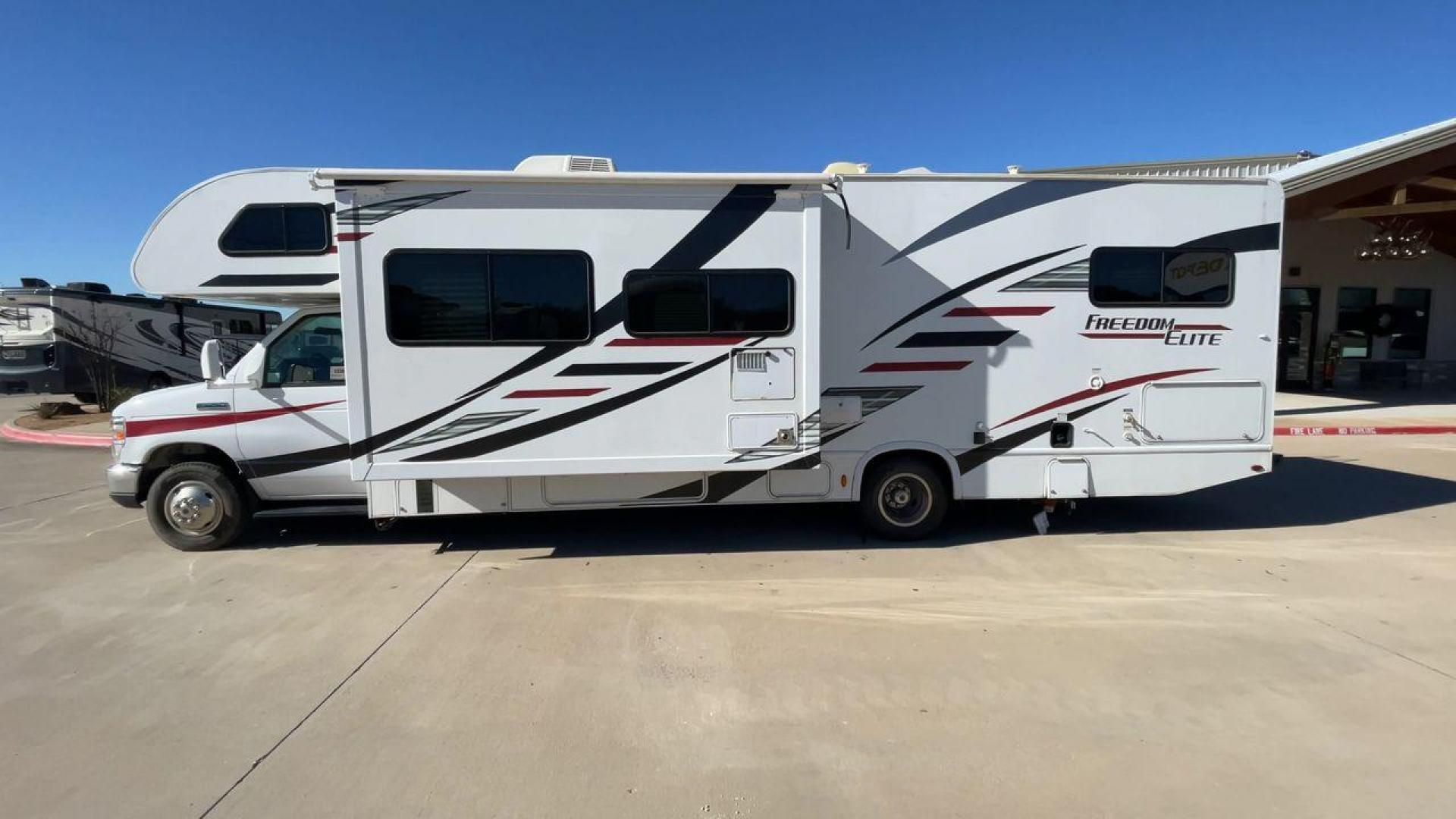 2020 THOR FREEDOM ELITE 30FE (1FDXE4FS9KD) , Length: 32.17 ft. | Gross Weight: 14,500 lbs. | Slides: 2 transmission, located at 4319 N Main Street, Cleburne, TX, 76033, (817) 221-0660, 32.435829, -97.384178 - The 2020 Thor Freedom Elite 30FE is a versatile and family-friendly Class C motorhome that blends functionality, comfort, and style. Its thoughtful floor plan and amenities make it a great option for road trips, weekend getaways, or extended vacations. The dimensions of this unit are 32.17 ft in len - Photo#6