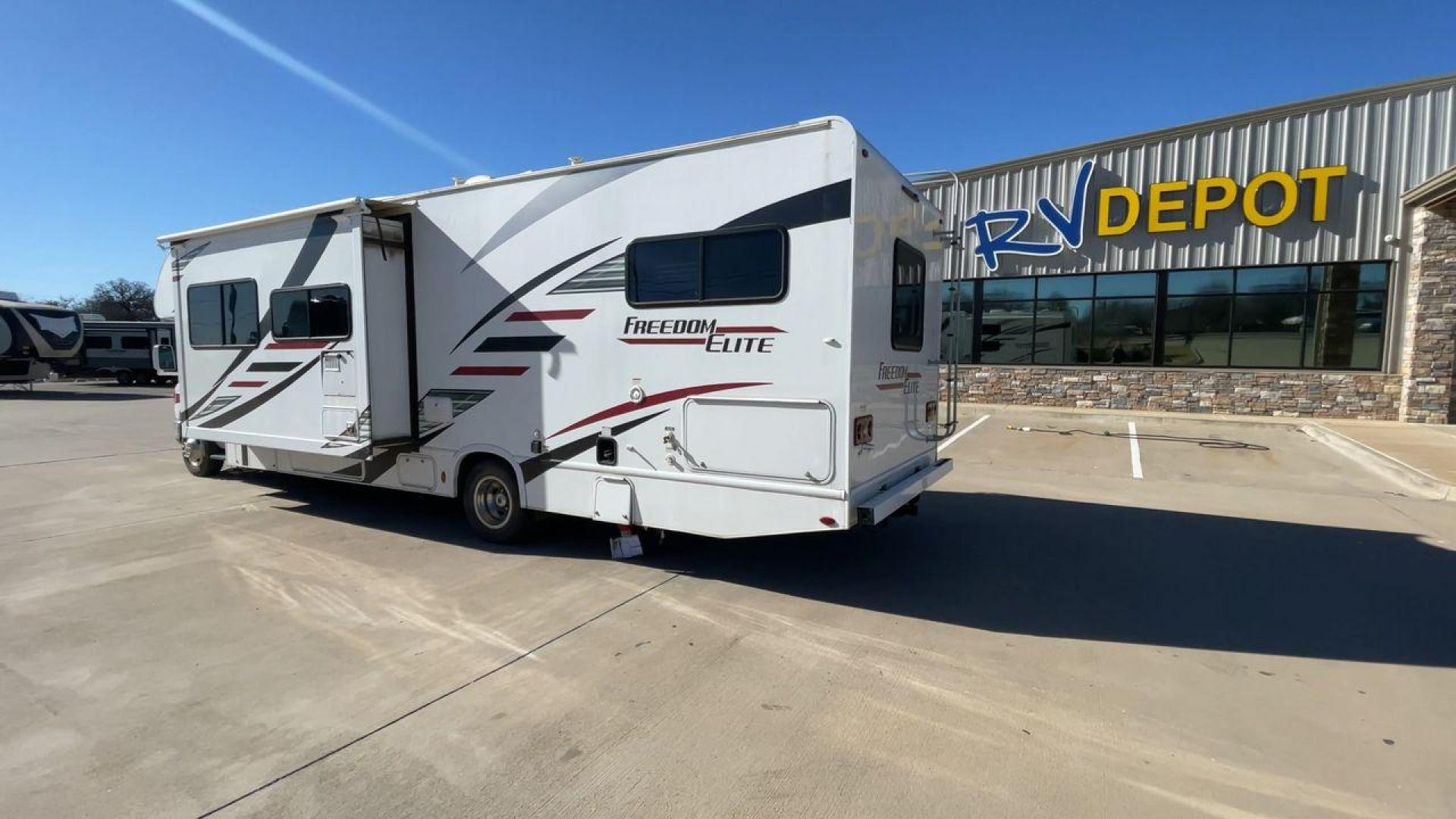 2020 THOR FREEDOM ELITE 30FE (1FDXE4FS9KD) , Length: 32.17 ft. | Gross Weight: 14,500 lbs. | Slides: 2 transmission, located at 4319 N Main Street, Cleburne, TX, 76033, (817) 221-0660, 32.435829, -97.384178 - The 2020 Thor Freedom Elite 30FE is a versatile and family-friendly Class C motorhome that blends functionality, comfort, and style. Its thoughtful floor plan and amenities make it a great option for road trips, weekend getaways, or extended vacations. The dimensions of this unit are 32.17 ft in len - Photo#7