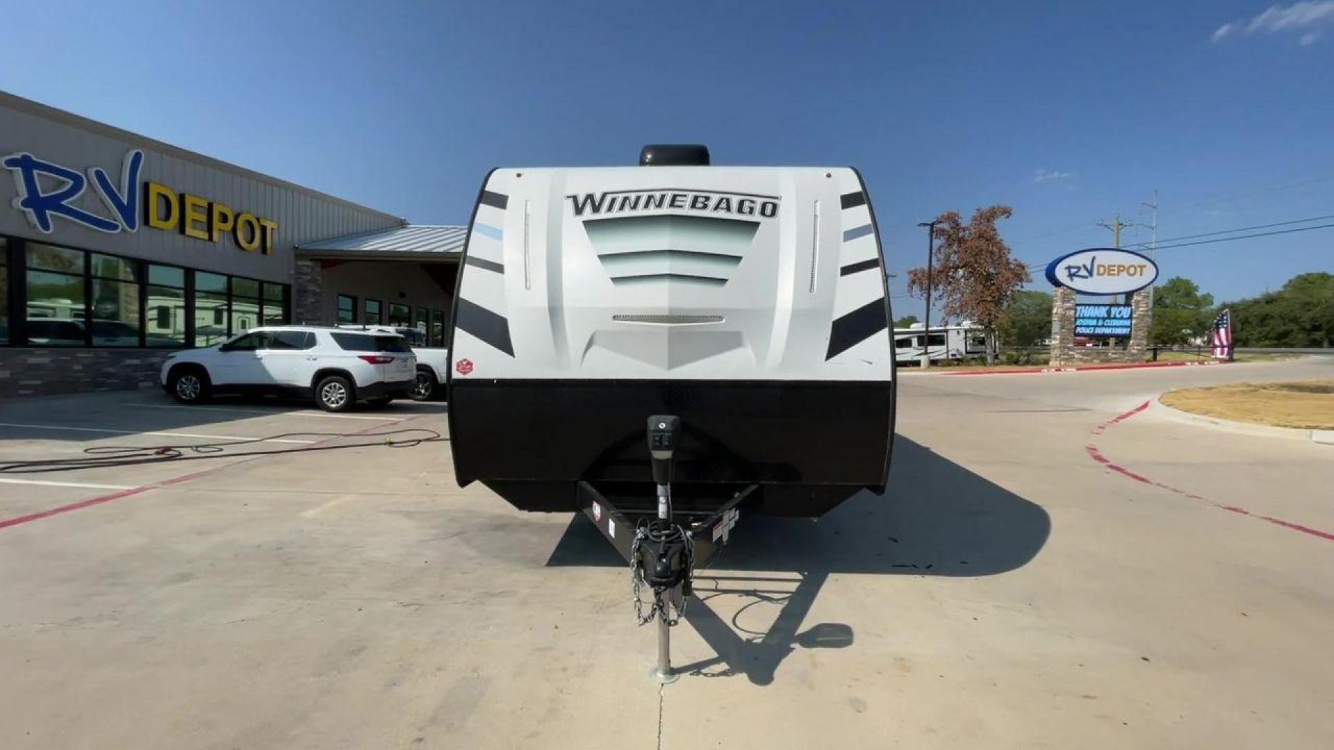 2020 WHITE WINNEBAGO SPYDER 23FB (54CUS1T21L4) , Length: 30.33 ft. | Dry Weight: 7,300 lbs. | Gross Weight: 11,300 lbs. | Slides: 0 transmission, located at 4319 N Main Street, Cleburne, TX, 76033, (817) 221-0660, 32.435829, -97.384178 - With a length of 30 feet and a dry weight of 7,300 lbs, the 2020 Winnebago Spyder 23FB strikes the perfect balance between spaciousness and towing ease. Constructed with a durable aluminum body frame and fiberglass sidewalls, it offers exceptional durability and longevity on the road, ensuring that - Photo#4