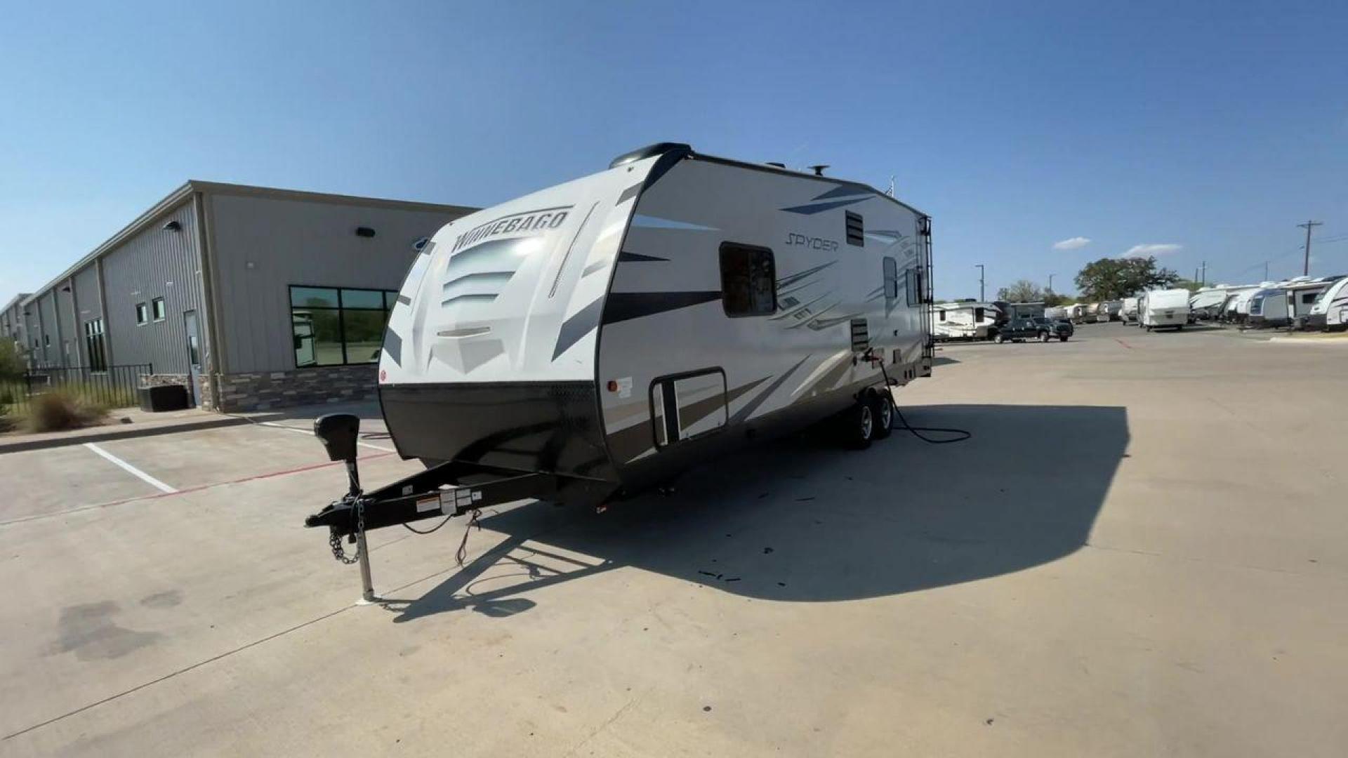 2020 WHITE WINNEBAGO SPYDER 23FB (54CUS1T21L4) , Length: 30.33 ft. | Dry Weight: 7,300 lbs. | Gross Weight: 11,300 lbs. | Slides: 0 transmission, located at 4319 N Main Street, Cleburne, TX, 76033, (817) 221-0660, 32.435829, -97.384178 - With a length of 30 feet and a dry weight of 7,300 lbs, the 2020 Winnebago Spyder 23FB strikes the perfect balance between spaciousness and towing ease. Constructed with a durable aluminum body frame and fiberglass sidewalls, it offers exceptional durability and longevity on the road, ensuring that - Photo#5