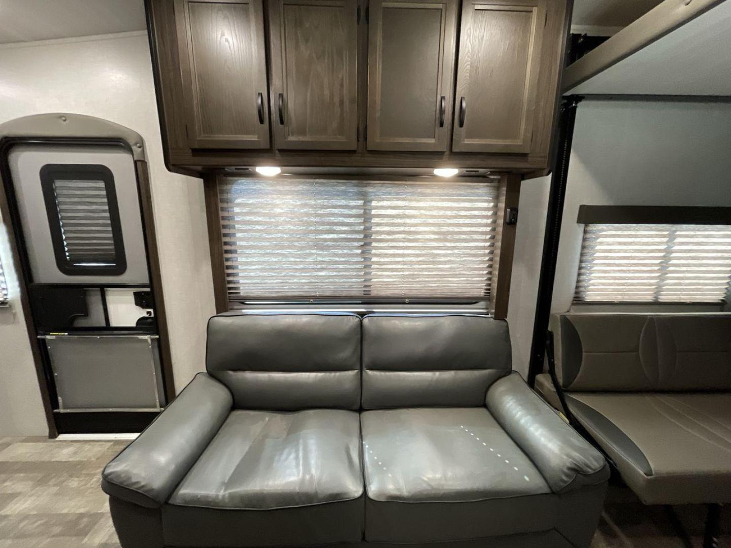 2020 WHITE WINNEBAGO SPYDER 23FB (54CUS1T21L4) , Length: 30.33 ft. | Dry Weight: 7,300 lbs. | Gross Weight: 11,300 lbs. | Slides: 0 transmission, located at 4319 N Main Street, Cleburne, TX, 76033, (817) 221-0660, 32.435829, -97.384178 - With a length of 30 feet and a dry weight of 7,300 lbs, the 2020 Winnebago Spyder 23FB strikes the perfect balance between spaciousness and towing ease. Constructed with a durable aluminum body frame and fiberglass sidewalls, it offers exceptional durability and longevity on the road, ensuring that - Photo#11