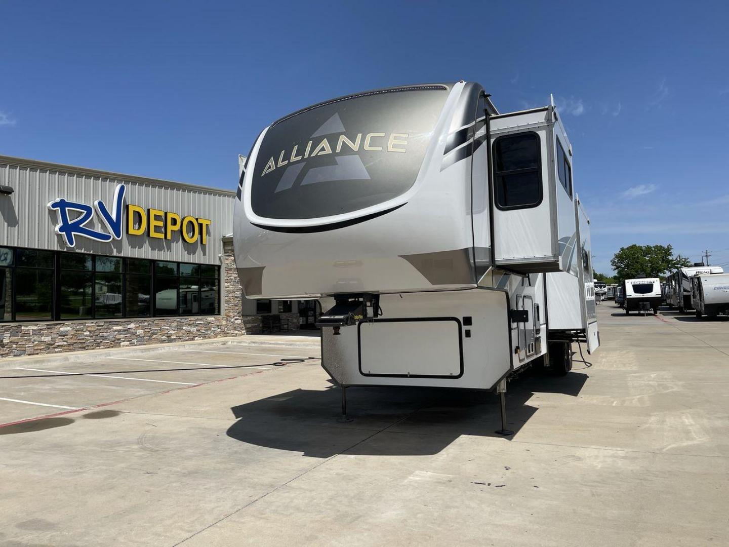 2021 ALLIANCE PARADIGM 385FL (7M5FP4225MB) , located at 4319 N Main Street, Cleburne, TX, 76033, (817) 221-0660, 32.435829, -97.384178 - Photo#0