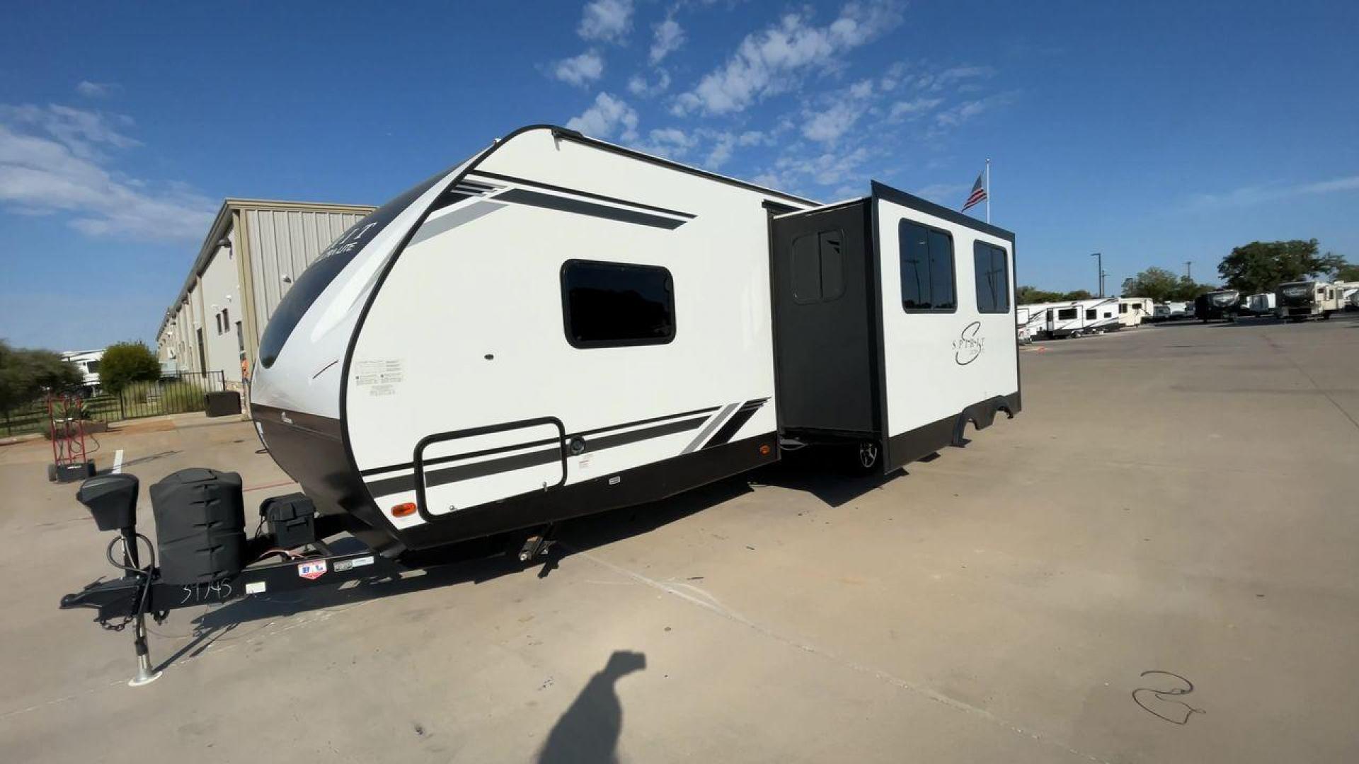 2021 COACHMEN SPIRIT 2963BH (5ZT2SBVBXMS) , Length: 33.92 ft. | Dry Weight: 6,408 lbs. | Slides: 1 transmission, located at 4319 N Main Street, Cleburne, TX, 76033, (817) 221-0660, 32.435829, -97.384178 - Photo#5