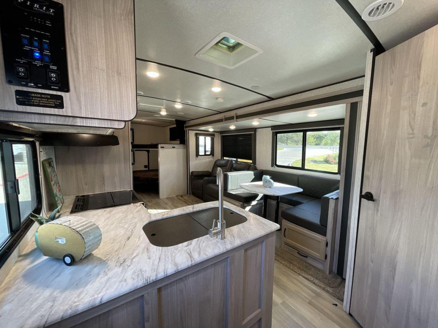 2021 COACHMEN SPIRIT 2963BH (5ZT2SBVBXMS) , Length: 33.92 ft. | Dry Weight: 6,408 lbs. | Slides: 1 transmission, located at 4319 N Main Street, Cleburne, TX, 76033, (817) 221-0660, 32.435829, -97.384178 - Photo#11