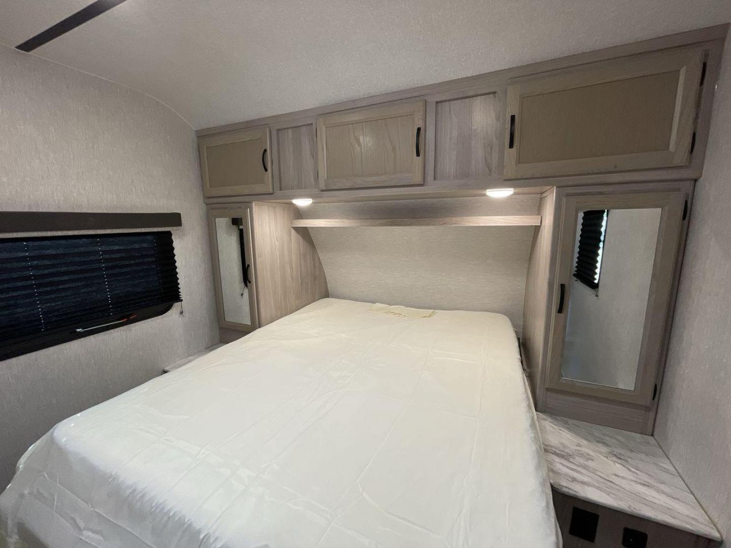 2021 COACHMEN SPIRIT 2963BH (5ZT2SBVBXMS) , Length: 33.92 ft. | Dry Weight: 6,408 lbs. | Slides: 1 transmission, located at 4319 N Main Street, Cleburne, TX, 76033, (817) 221-0660, 32.435829, -97.384178 - Photo#16