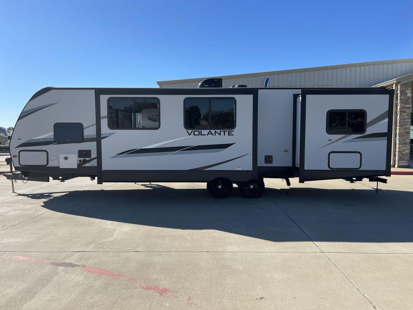 2021 CROSSROADS VOLANTE 32FB (4YDT32F21M6) , Length: 35.92 ft. | Dry Weight: 7,578 lbs. | Gross Weight: 9,810 lbs. | Slides: 2 transmission, located at 4319 N Main Street, Cleburne, TX, 76033, (817) 221-0660, 32.435829, -97.384178 - Photo#23