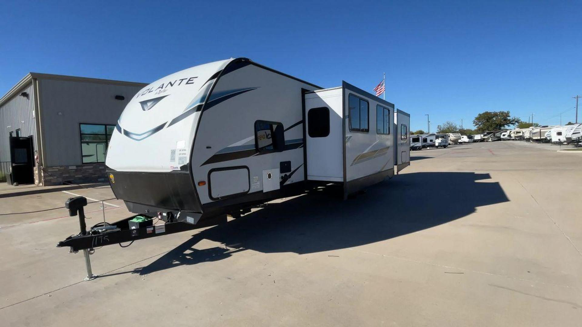 2021 CROSSROADS VOLANTE 32FB (4YDT32F21M6) , Length: 35.92 ft. | Dry Weight: 7,578 lbs. | Gross Weight: 9,810 lbs. | Slides: 2 transmission, located at 4319 N Main Street, Cleburne, TX, 76033, (817) 221-0660, 32.435829, -97.384178 - Photo#5