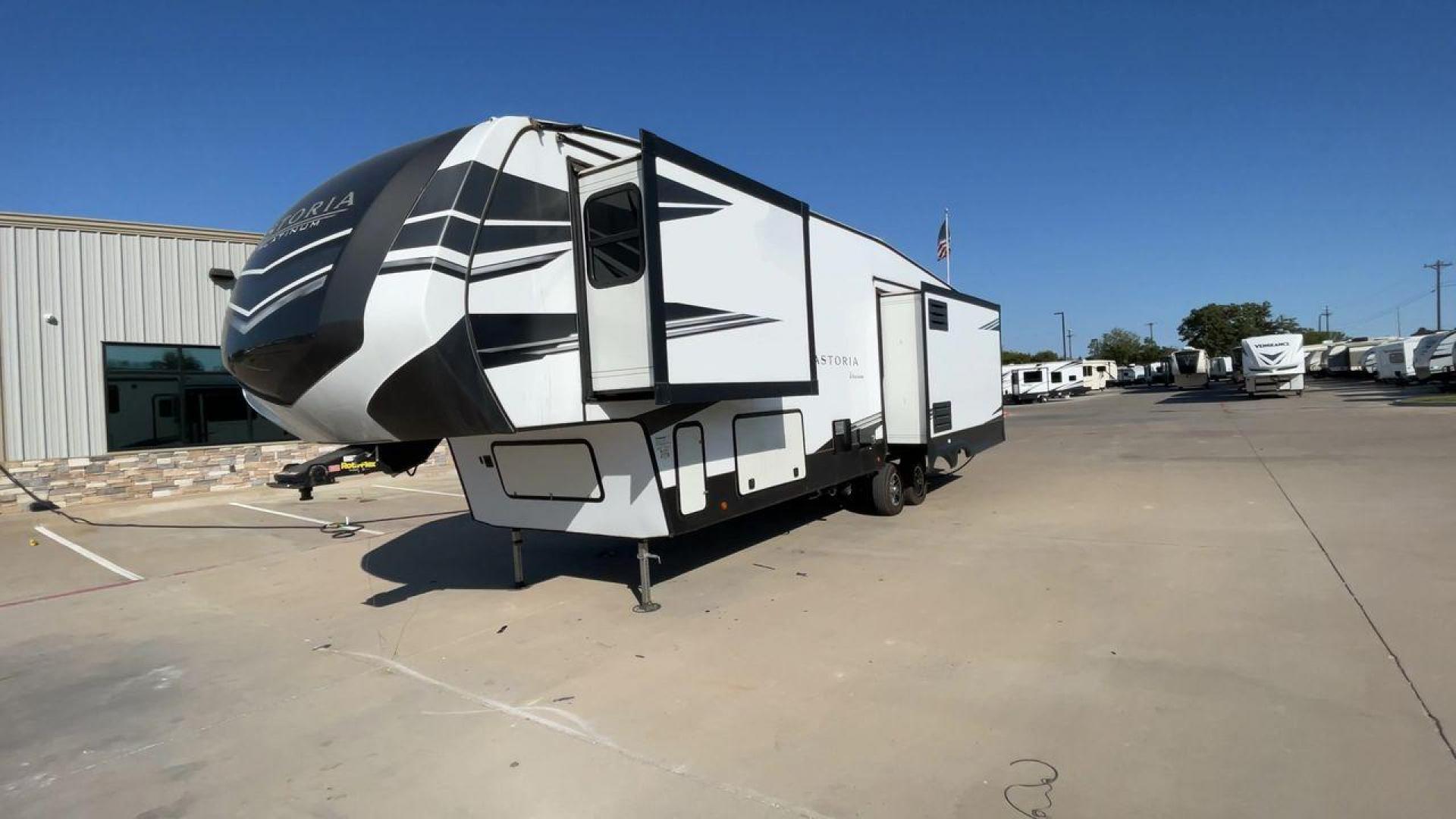 2021 DUTCHMEN ASTORIA 3173RLP (4YDF31727MM) , Length: 35.92 ft. | Dry Weight: 9,959 lbs. | Slides: 3 transmission, located at 4319 N Main Street, Cleburne, TX, 76033, (817) 221-0660, 32.435829, -97.384178 - Photo#5