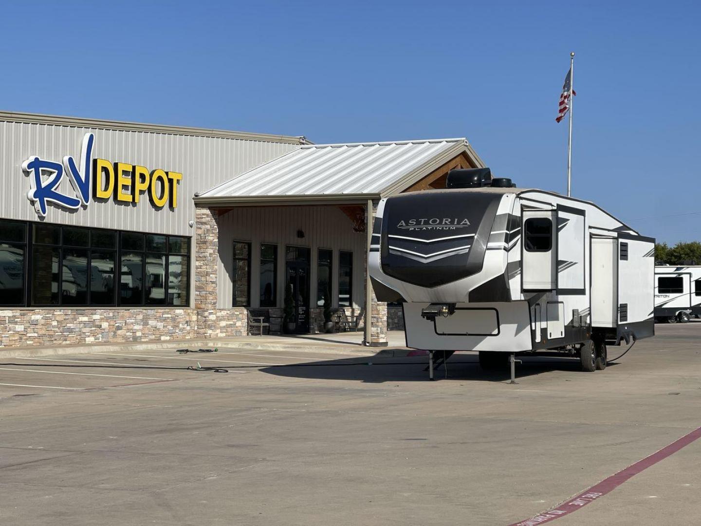 2021 DUTCHMEN ASTORIA 3173RLP (4YDF31727MM) , Length: 35.92 ft. | Dry Weight: 9,959 lbs. | Slides: 3 transmission, located at 4319 N Main Street, Cleburne, TX, 76033, (817) 221-0660, 32.435829, -97.384178 - Photo#0