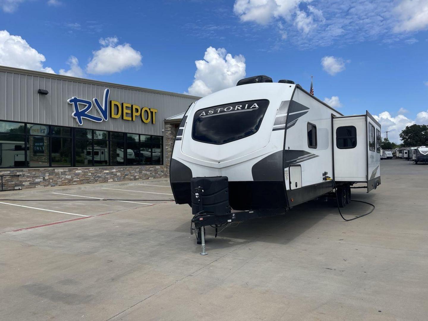 2021 DUTCHMEN ASTORIA 3202BH (4YDT32021MM) , Length: 36.83 ft. | Dry Weight: 7,724 lbs. | Slides: 2 transmission, located at 4319 N Main Street, Cleburne, TX, 76033, (817) 221-0660, 32.435829, -97.384178 - Photo#0