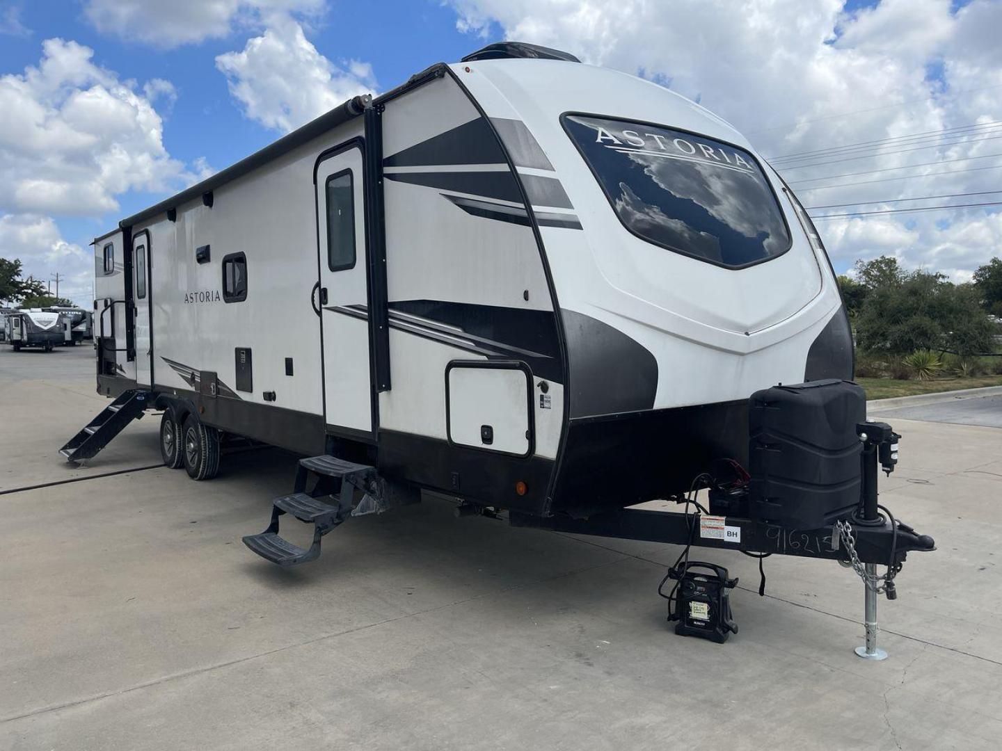 2021 DUTCHMEN ASTORIA 3202BH (4YDT32021MM) , Length: 36.83 ft. | Dry Weight: 7,724 lbs. | Slides: 2 transmission, located at 4319 N Main Street, Cleburne, TX, 76033, (817) 221-0660, 32.435829, -97.384178 - Photo#23