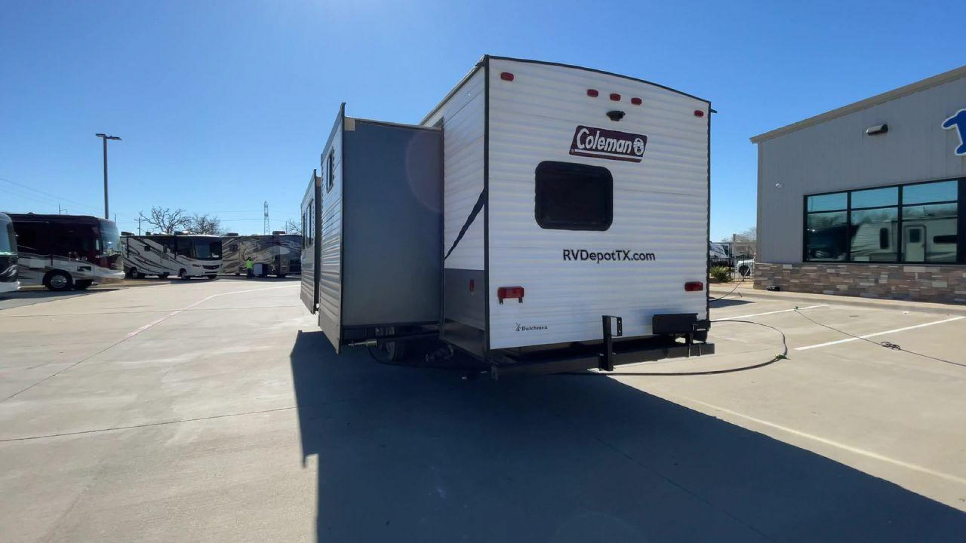 2021 WHITE DUTCHMEN COLEMAN 334BH (4YDT3342XMH) , Length: 37.25 ft. | Dry Weight: 7,806 lbs. | Slides: 2 transmission, located at 4319 N Main Street, Cleburne, TX, 76033, (817) 221-0660, 32.435829, -97.384178 - The 2021 Dutchmen Coleman 334BH is a luxurious and spacious travel trailer designed to redefine your camping experience. Its exterior boasts a length of 37 feet, a width of 8 feet, and a dry weight of 7,806 lbs. The aluminum frame construction ensures durability and lightweight towing, while the hig - Photo#8