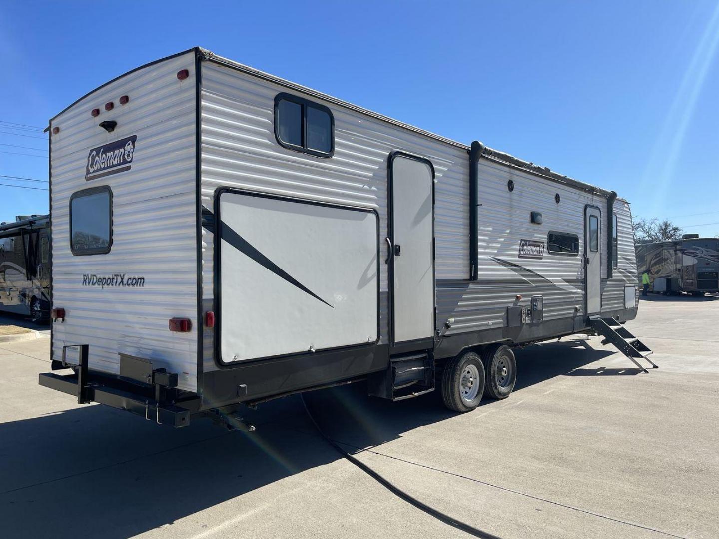 2021 WHITE DUTCHMEN COLEMAN 334BH (4YDT3342XMH) , Length: 37.25 ft. | Dry Weight: 7,806 lbs. | Slides: 2 transmission, located at 4319 N Main Street, Cleburne, TX, 76033, (817) 221-0660, 32.435829, -97.384178 - The 2021 Dutchmen Coleman 334BH is a luxurious and spacious travel trailer designed to redefine your camping experience. Its exterior boasts a length of 37 feet, a width of 8 feet, and a dry weight of 7,806 lbs. The aluminum frame construction ensures durability and lightweight towing, while the hig - Photo#24