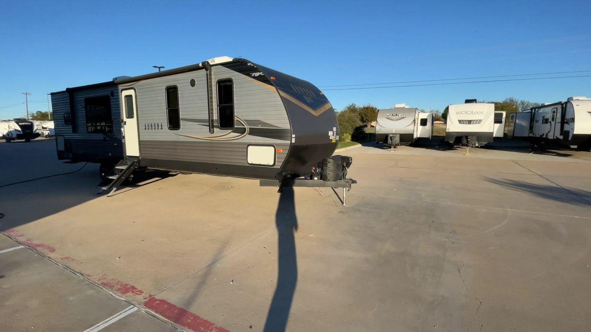 2021 FOREST RIVER AURORA 31KDS (5ZT2ARWB4MX) , Length: 36.25 ft. | Dry Weight: 7,743 lbs. | Gross Weight: 10,000 lbs. | Slides: 2 transmission, located at 4319 N Main Street, Cleburne, TX, 76033, (817) 221-0660, 32.435829, -97.384178 - Photo#3