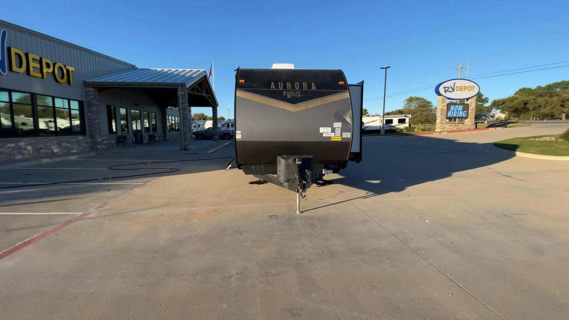 2021 FOREST RIVER AURORA 31KDS (5ZT2ARWB4MX) , Length: 36.25 ft. | Dry Weight: 7,743 lbs. | Gross Weight: 10,000 lbs. | Slides: 2 transmission, located at 4319 N Main Street, Cleburne, TX, 76033, (817) 221-0660, 32.435829, -97.384178 - Photo#4