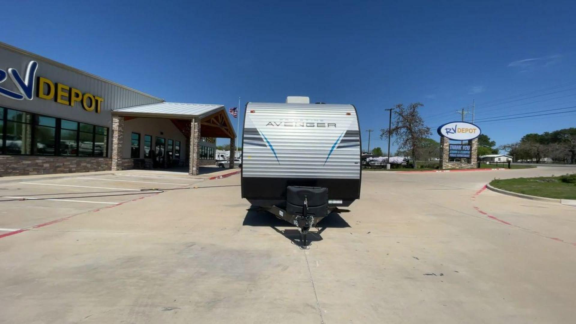 2021 FOREST RIVER AVENGER 28BHS (5ZT2AVTB1MB) , located at 4319 N Main Street, Cleburne, TX, 76033, (817) 221-0660, 32.435829, -97.384178 - Photo#4