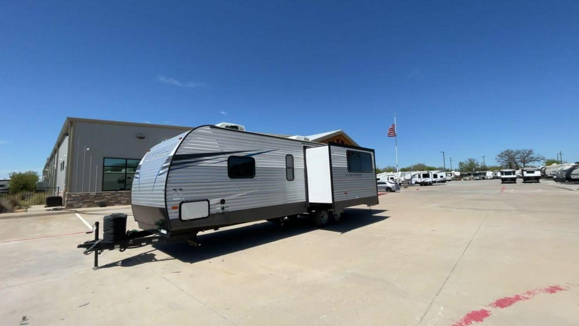 2021 FOREST RIVER AVENGER 28BHS (5ZT2AVTB1MB) , located at 4319 N Main Street, Cleburne, TX, 76033, (817) 221-0660, 32.435829, -97.384178 - Photo#5