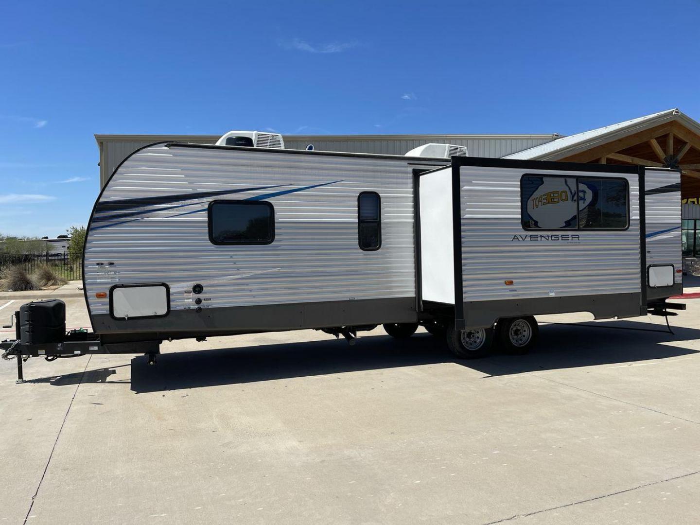 2021 FOREST RIVER AVENGER 28BHS (5ZT2AVTB1MB) , located at 4319 N Main Street, Cleburne, TX, 76033, (817) 221-0660, 32.435829, -97.384178 - Photo#24