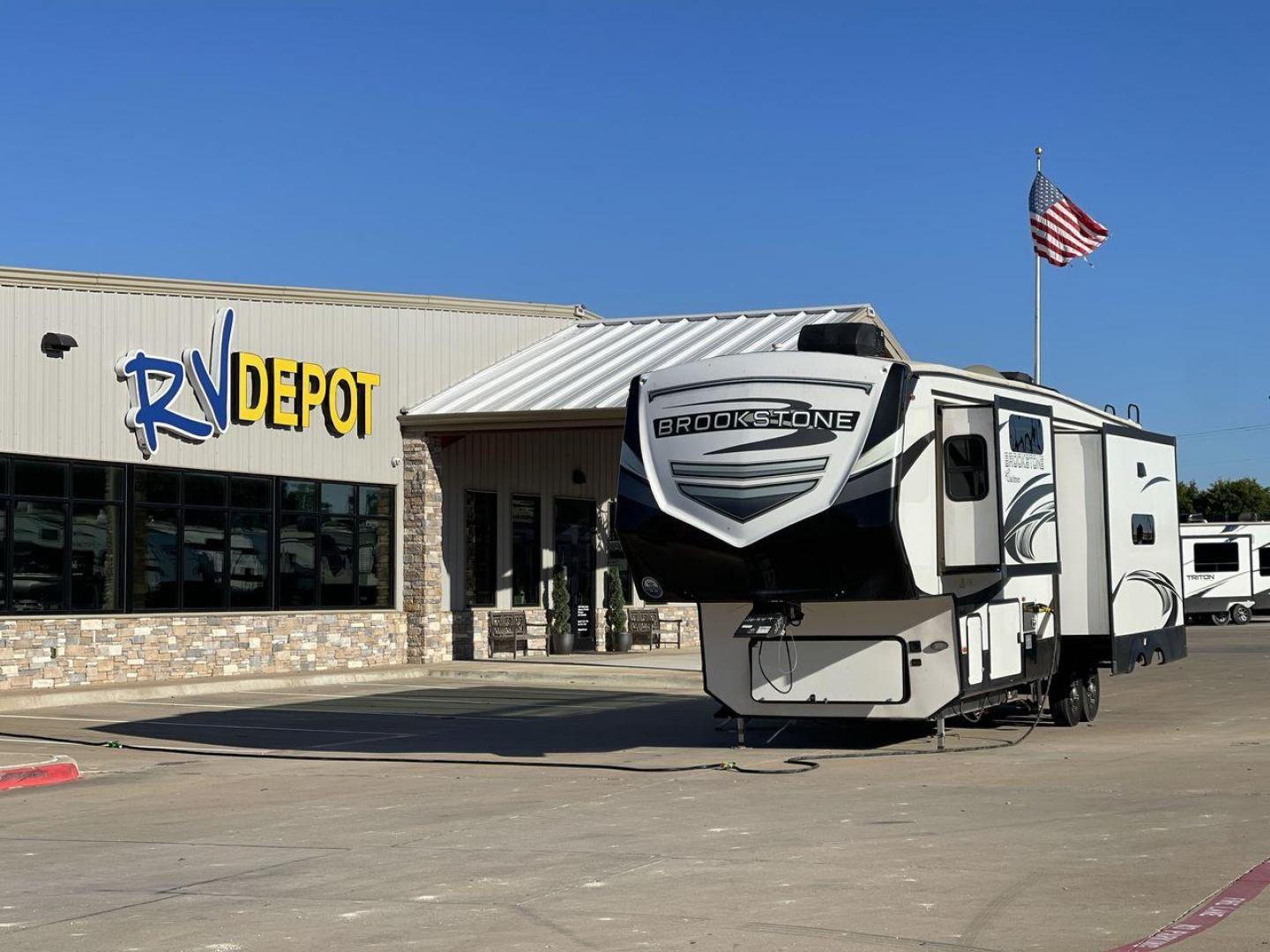 2021 FOREST RIVER BROOKSTONE 290RL (5ZT3BKUB7MA) , Length: 36.33 ft. | Dry Weight: 11,472 lbs. | Gross Weight: 14,500 lbs. | Slides: 3 transmission, located at 4319 N Main Street, Cleburne, TX, 76033, (817) 221-0660, 32.435829, -97.384178 - The 2021 Forest River Brookstone 290RL is a luxury fifth wheel designed for spacious living and comfort, ideal for long trips or full-time RVing. Measuring 36.33 feet in length and weighing 11,472 lbs dry, this model offers excellent maneuverability for a fifth wheel. The exterior features sleek, mo - Photo#0