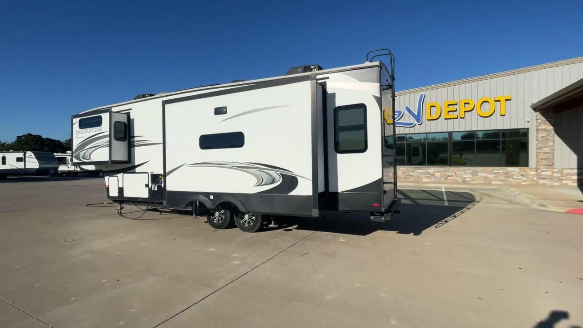 2021 FOREST RIVER BROOKSTONE 290RL (5ZT3BKUB7MA) , Length: 36.33 ft. | Dry Weight: 11,472 lbs. | Gross Weight: 14,500 lbs. | Slides: 3 transmission, located at 4319 N Main Street, Cleburne, TX, 76033, (817) 221-0660, 32.435829, -97.384178 - The 2021 Forest River Brookstone 290RL is a luxury fifth wheel designed for spacious living and comfort, ideal for long trips or full-time RVing. Measuring 36.33 feet in length and weighing 11,472 lbs dry, this model offers excellent maneuverability for a fifth wheel. The exterior features sleek, mo - Photo#7