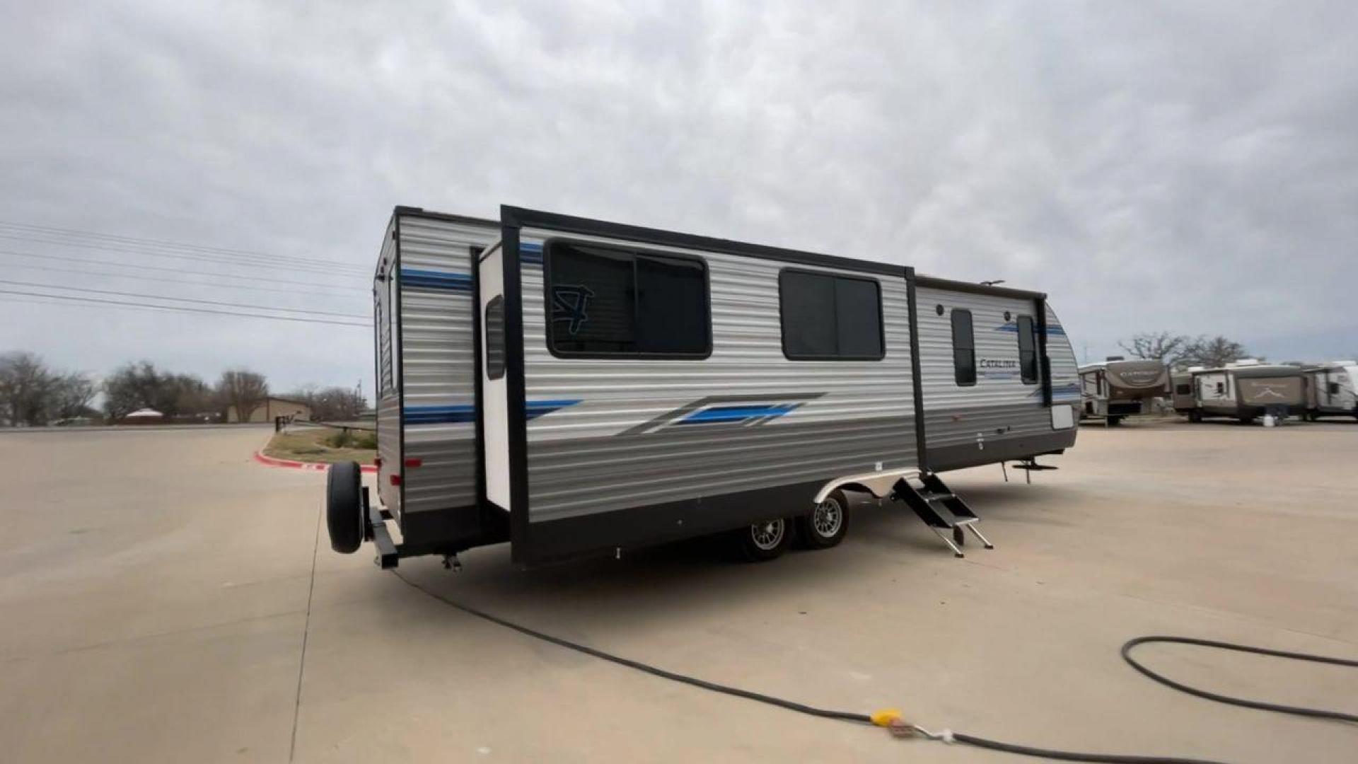 2021 FOREST RIVER CATALINA (5ZT2CAYB8MX) , Length: 36.58 ft. | Dry Weight: 8,268 lbs. | Gross Weight: 10,500 lbs. | Slides: 3 transmission, located at 4319 N Main Street, Cleburne, TX, 76033, (817) 221-0660, 32.435829, -97.384178 - This 2021 Forest River Catalina 333RETS is a triple slide travel trailer that measures 36.58 ft. in length. It has a dry weight of 8,268 lbs. and a GVWR of 10,500 lbs. Its exterior is a base color of silver with gray and blue accents. Its interior features a classic rear living layout. The back w - Photo#1