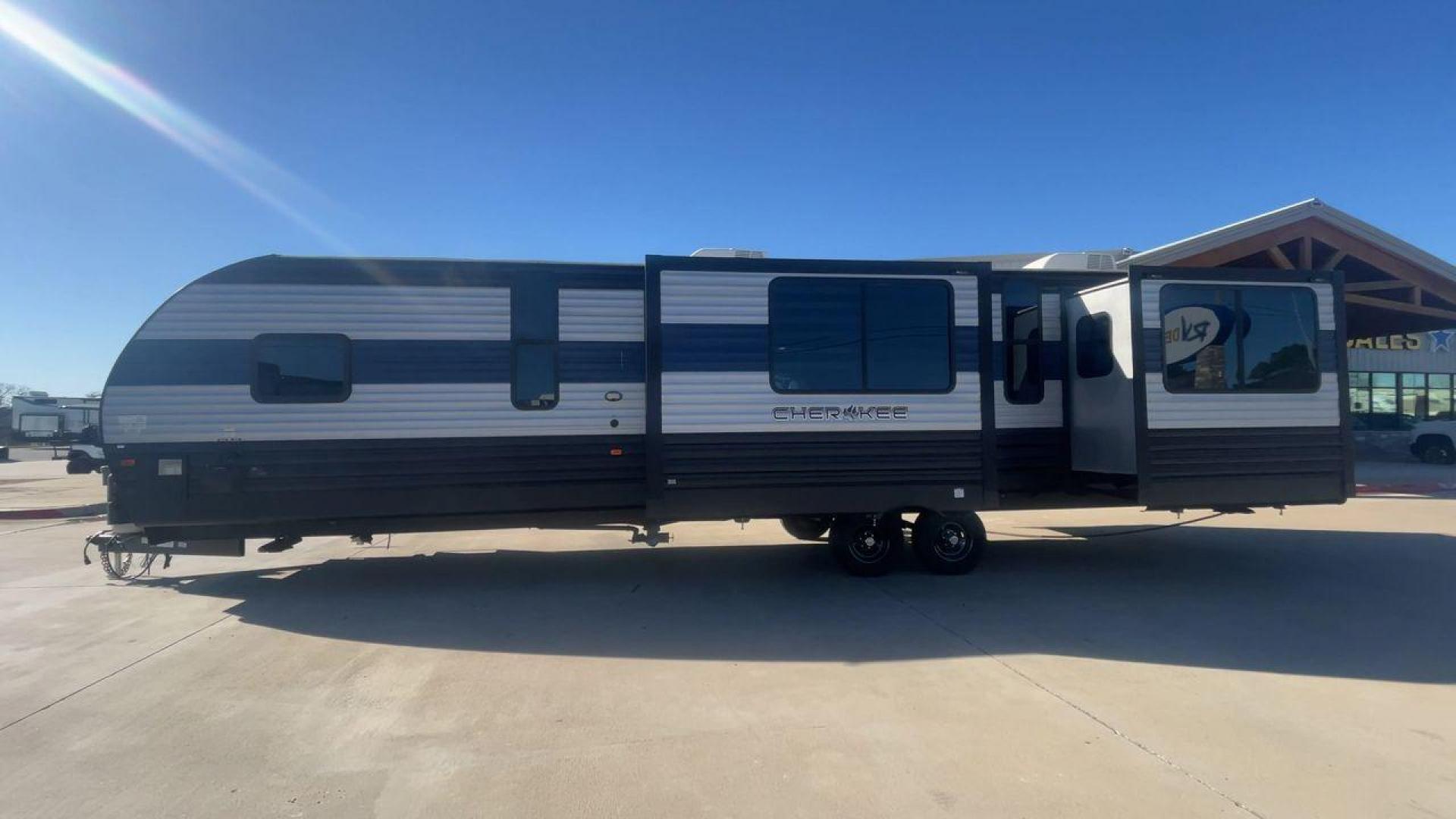 2021 FOREST RIVER CHEROKEE 306MM (4X4TCKG29MX) , Length: 39.92 ft. | Dry Weight: 8,578 lbs. | Gross Weight: 11,100 lbs. | Slides: 3 transmission, located at 4319 N Main Street, Cleburne, TX, 76033, (817) 221-0660, 32.435829, -97.384178 - Photo#6