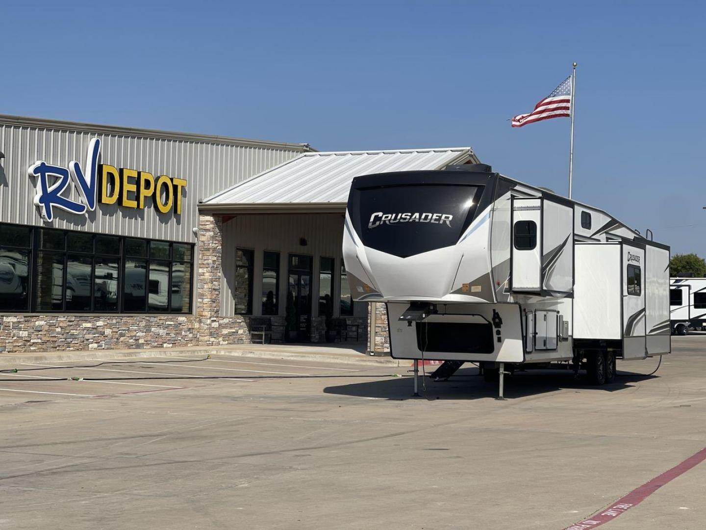 2021 FOREST RIVER CRUSADER 382MBH (5ZT3CS3B4MG) , Length: 43.33 ft. | Dry Weight: 13,106 lbs. | Slides: 4 transmission, located at 4319 N Main Street, Cleburne, TX, 76033, (817) 221-0660, 32.435829, -97.384178 - Photo#0