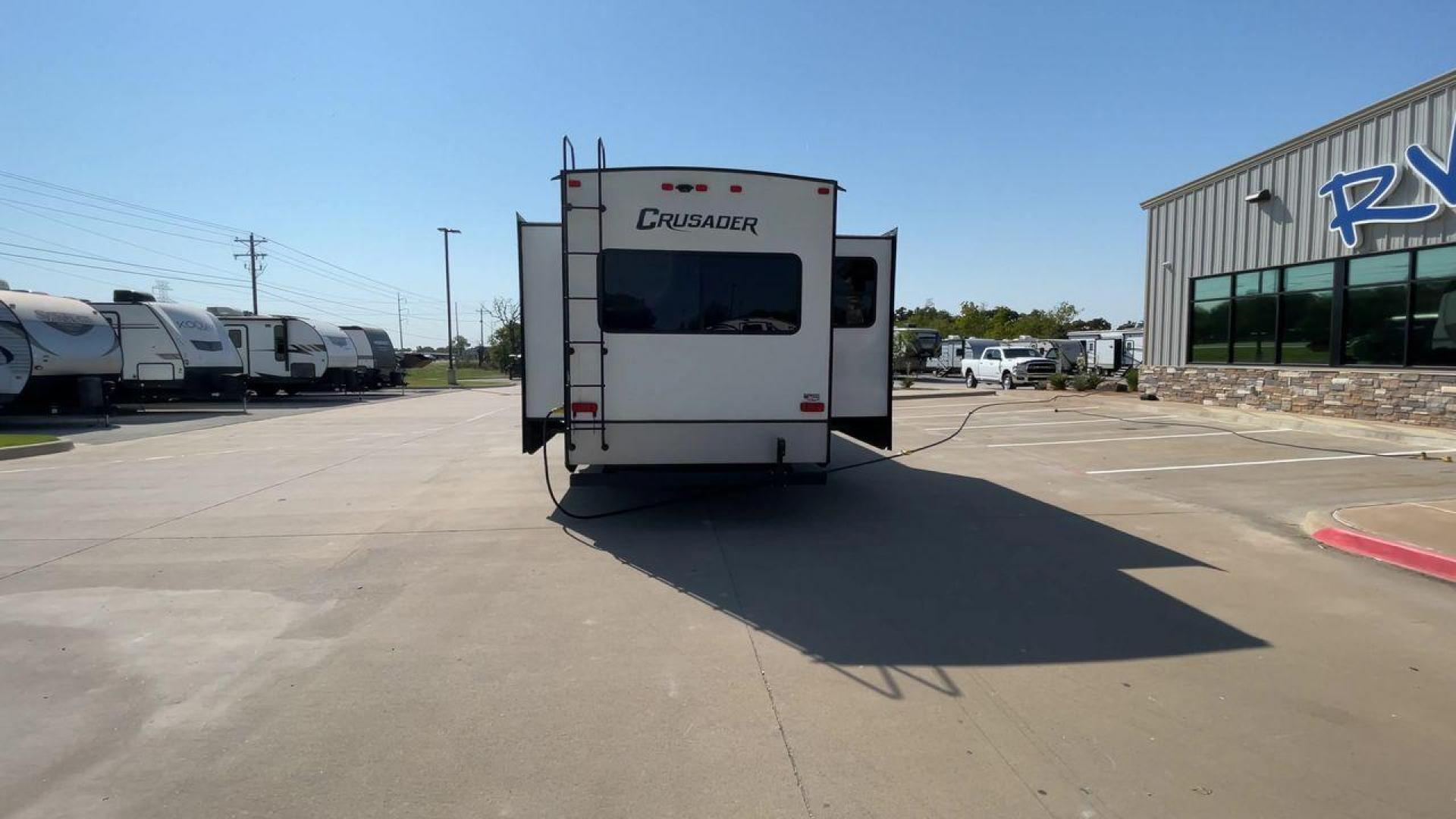 2021 FOREST RIVER CRUSADER 382MBH (5ZT3CS3B4MG) , Length: 43.33 ft. | Dry Weight: 13,106 lbs. | Slides: 4 transmission, located at 4319 N Main Street, Cleburne, TX, 76033, (817) 221-0660, 32.435829, -97.384178 - Photo#8