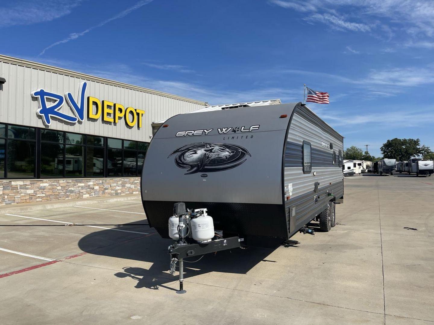 2021 FOREST RIVER GREY WOLF 25RRT (4X4TCKA22MK) , Length: 30.83 ft. | Dry Weight: 5,103 lbs. | Gross Weight: 7,690 lbs. | Slides: 0 transmission, located at 4319 N Main Street, Cleburne, TX, 76033, (817) 221-0660, 32.435829, -97.384178 - Hop on this 2021 Forest River Grey Wolf 25RRT and prepare for some of your life's best adventures! This toy hauler measures 30.83 ft. in length and 10.5 ft. in height. It has a dry weight of 5,103 lbs. and a GVWR of 7,690 lbs. Its exterior is a base color of gray with black and navy blue accents. Th - Photo#0