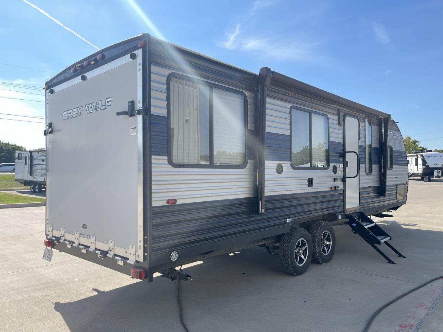 2021 FOREST RIVER GREY WOLF 25RRT (4X4TCKA22MK) , Length: 30.83 ft. | Dry Weight: 5,103 lbs. | Gross Weight: 7,690 lbs. | Slides: 0 transmission, located at 4319 N Main Street, Cleburne, TX, 76033, (817) 221-0660, 32.435829, -97.384178 - Hop on this 2021 Forest River Grey Wolf 25RRT and prepare for some of your life's best adventures! This toy hauler measures 30.83 ft. in length and 10.5 ft. in height. It has a dry weight of 5,103 lbs. and a GVWR of 7,690 lbs. Its exterior is a base color of gray with black and navy blue accents. Th - Photo#24