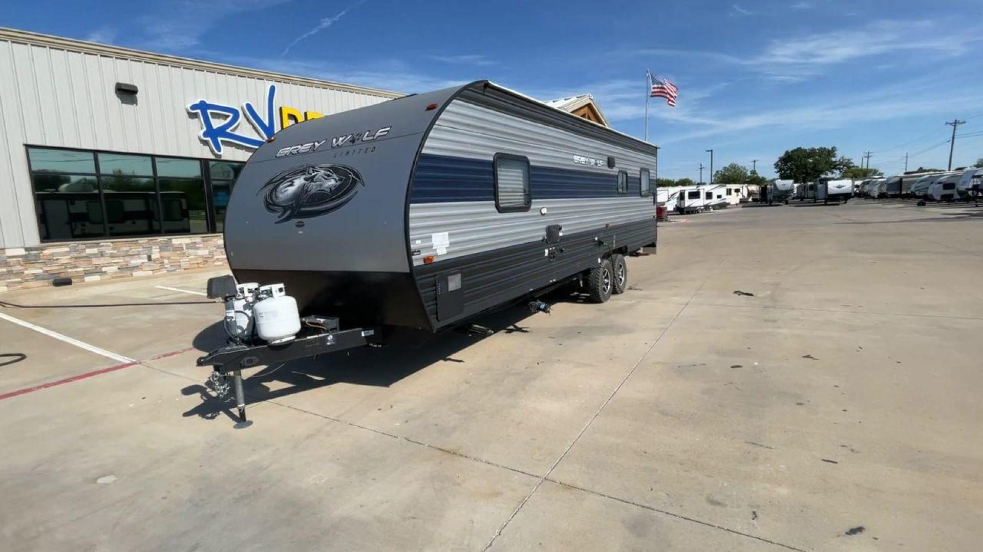 2021 FOREST RIVER GREY WOLF 25RRT (4X4TCKA22MK) , Length: 30.83 ft. | Dry Weight: 5,103 lbs. | Gross Weight: 7,690 lbs. | Slides: 0 transmission, located at 4319 N Main Street, Cleburne, TX, 76033, (817) 221-0660, 32.435829, -97.384178 - Hop on this 2021 Forest River Grey Wolf 25RRT and prepare for some of your life's best adventures! This toy hauler measures 30.83 ft. in length and 10.5 ft. in height. It has a dry weight of 5,103 lbs. and a GVWR of 7,690 lbs. Its exterior is a base color of gray with black and navy blue accents. Th - Photo#5