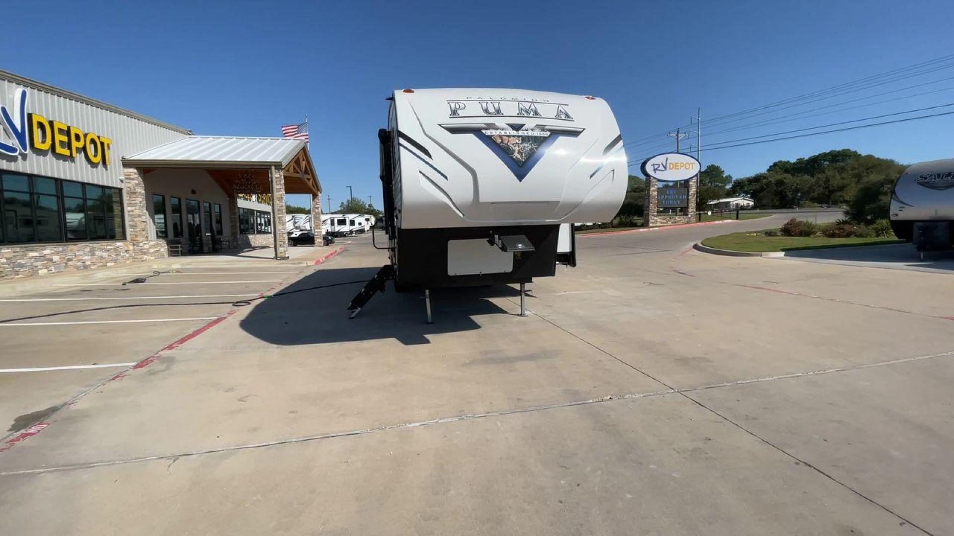 2021 FOREST RIVER PUMA 295BHSS (4X4FPUF25MP) , located at 4319 N Main Street, Cleburne, TX, 76033, (817) 221-0660, 32.435829, -97.384178 - Photo#4