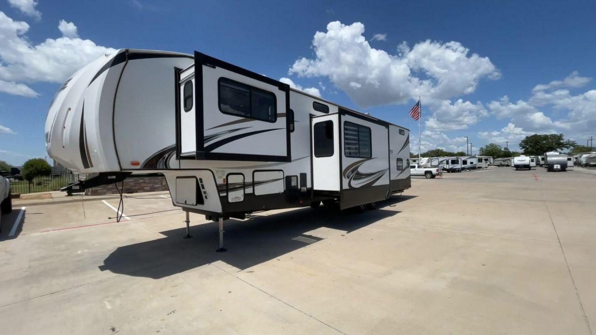 2021 FOREST RIVER SABRE 37FLL (5ZT3SR2B2M6) , Length: 42.75 ft | Dry Weight: 11,918 lbs. | Slides: 4 transmission, located at 4319 N Main Street, Cleburne, TX, 76033, (817) 221-0660, 32.435829, -97.384178 - Photo#5