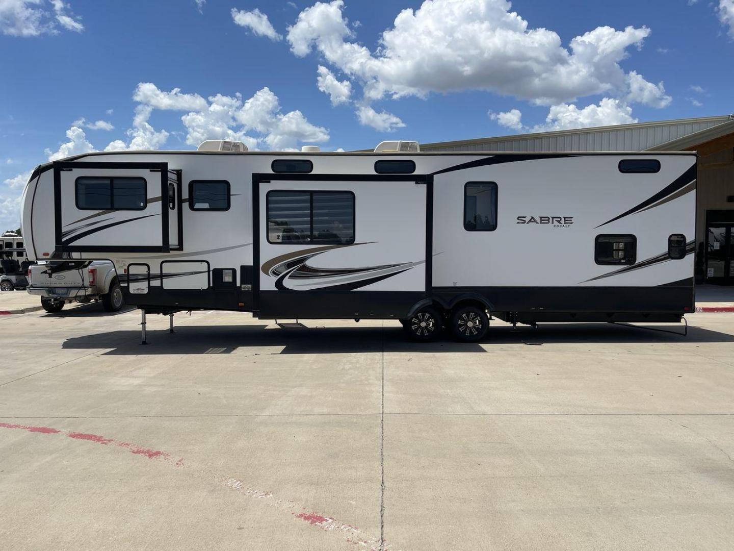 2021 FOREST RIVER SABRE 37FLL (5ZT3SR2B2M6) , Length: 42.75 ft | Dry Weight: 11,918 lbs. | Slides: 4 transmission, located at 4319 N Main Street, Cleburne, TX, 76033, (817) 221-0660, 32.435829, -97.384178 - Photo#24