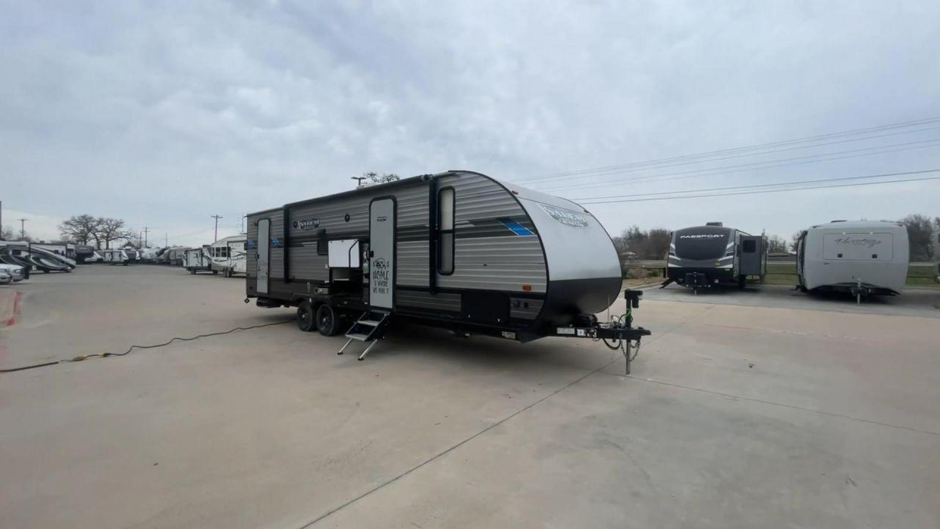 2021 FOREST RIVER SALEM 263BHXL (4X4TSMB2XM7) , located at 4319 N Main Street, Cleburne, TX, 76033, (817) 221-0660, 32.435829, -97.384178 - Photo#3