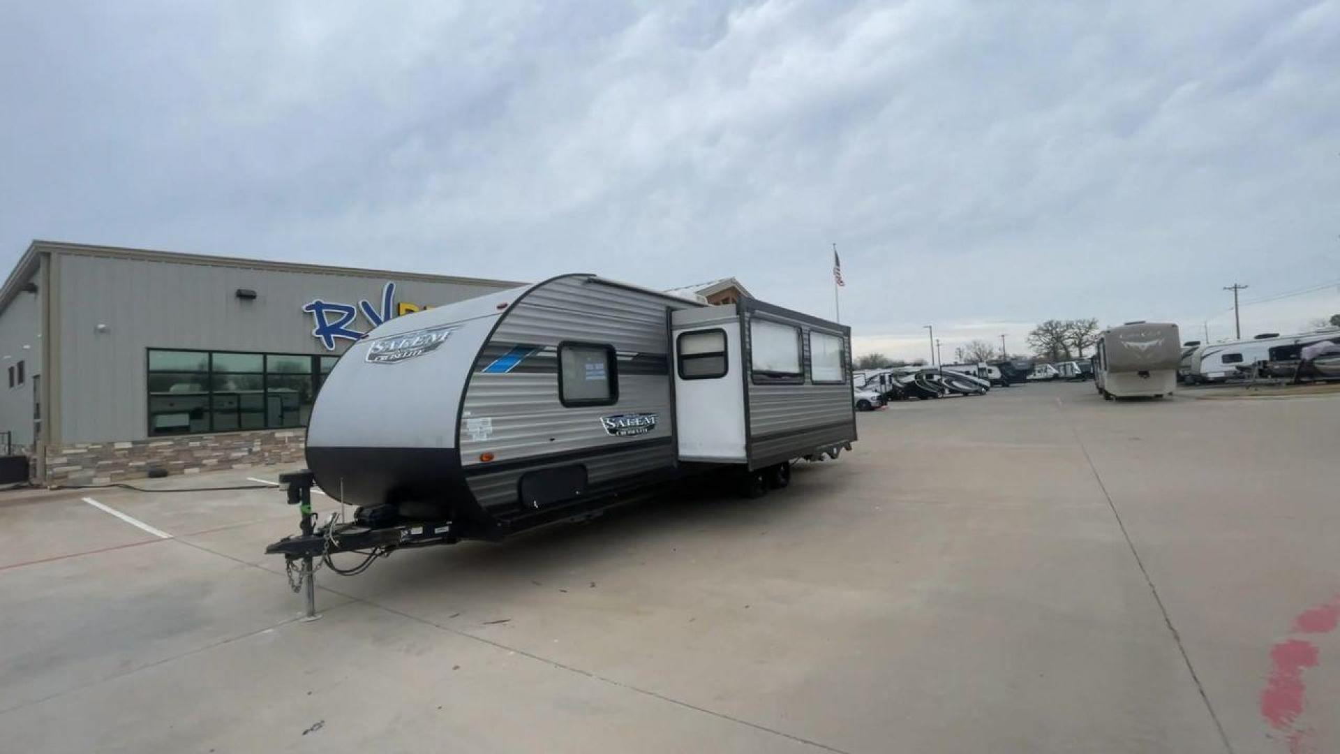 2021 FOREST RIVER SALEM 263BHXL (4X4TSMB2XM7) , located at 4319 N Main Street, Cleburne, TX, 76033, (817) 221-0660, 32.435829, -97.384178 - Photo#5