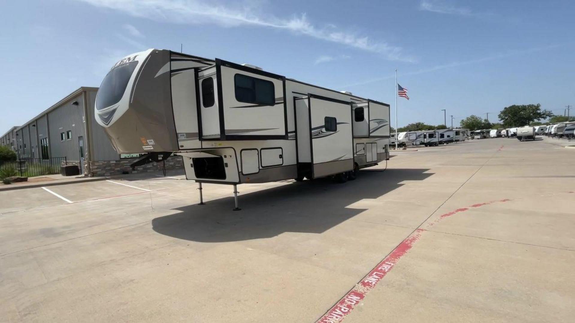 2021 FOREST RIVER SALEM 36FL (4X4FSBM21MV) , Length: 43.75 ft. | Dry Weight: 12,624 lbs. | Slides: 4 transmission, located at 4319 N Main Street, Cleburne, TX, 76033, (817) 221-0660, 32.435829, -97.384178 - Photo#5