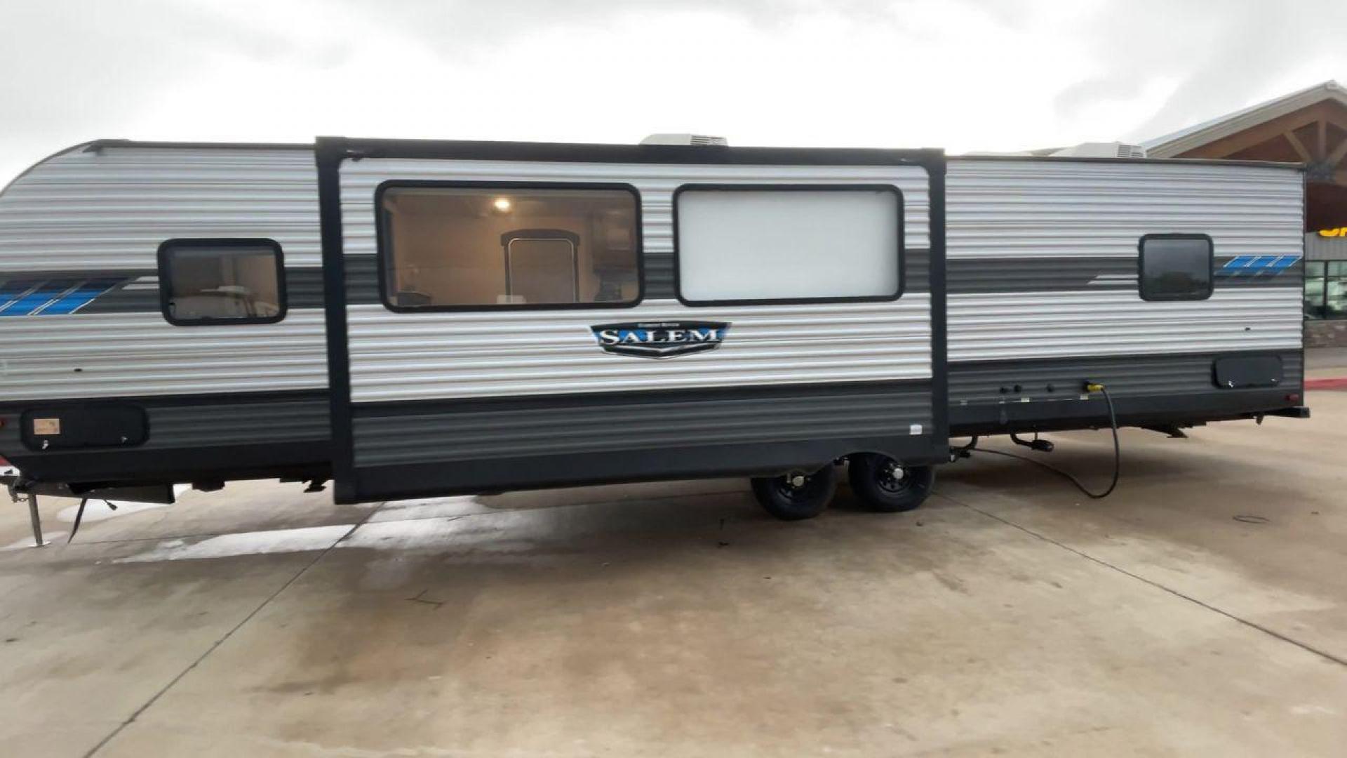 2021 FOREST RIVER SALEM 37BHSS2Q (4X4TSMN22MA) , Length: 39 ft. | Dry Weight: 7,659 lbs. | Slides: 1 transmission, located at 4319 N Main Street, Cleburne, TX, 76033, (817) 221-0660, 32.435829, -97.384178 - Photo#6