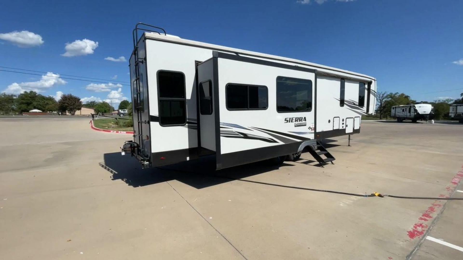 2021 FOREST RIVER SIERRA 3660MB (4X4FSEN23MJ) , Length: 39.92 ft. | Dry Weight: 11,659 lbs. | Gross Weight: 14,115 lbs. | Slides: 4 transmission, located at 4319 N Main Street, Cleburne, TX, 76033, (817) 221-0660, 32.435829, -97.384178 - Photo#1