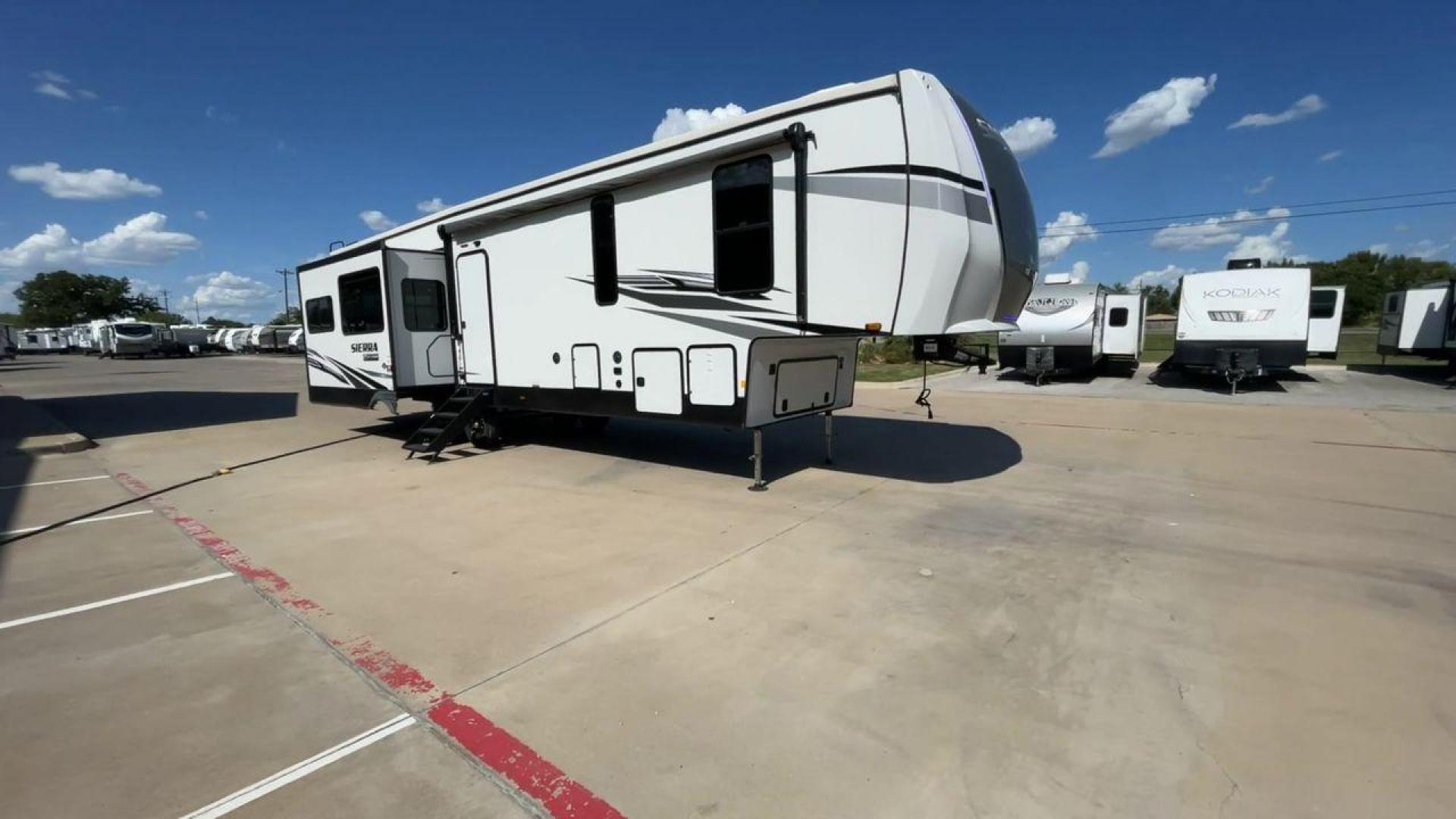 2021 FOREST RIVER SIERRA 3660MB (4X4FSEN23MJ) , Length: 39.92 ft. | Dry Weight: 11,659 lbs. | Gross Weight: 14,115 lbs. | Slides: 4 transmission, located at 4319 N Main Street, Cleburne, TX, 76033, (817) 221-0660, 32.435829, -97.384178 - Photo#3