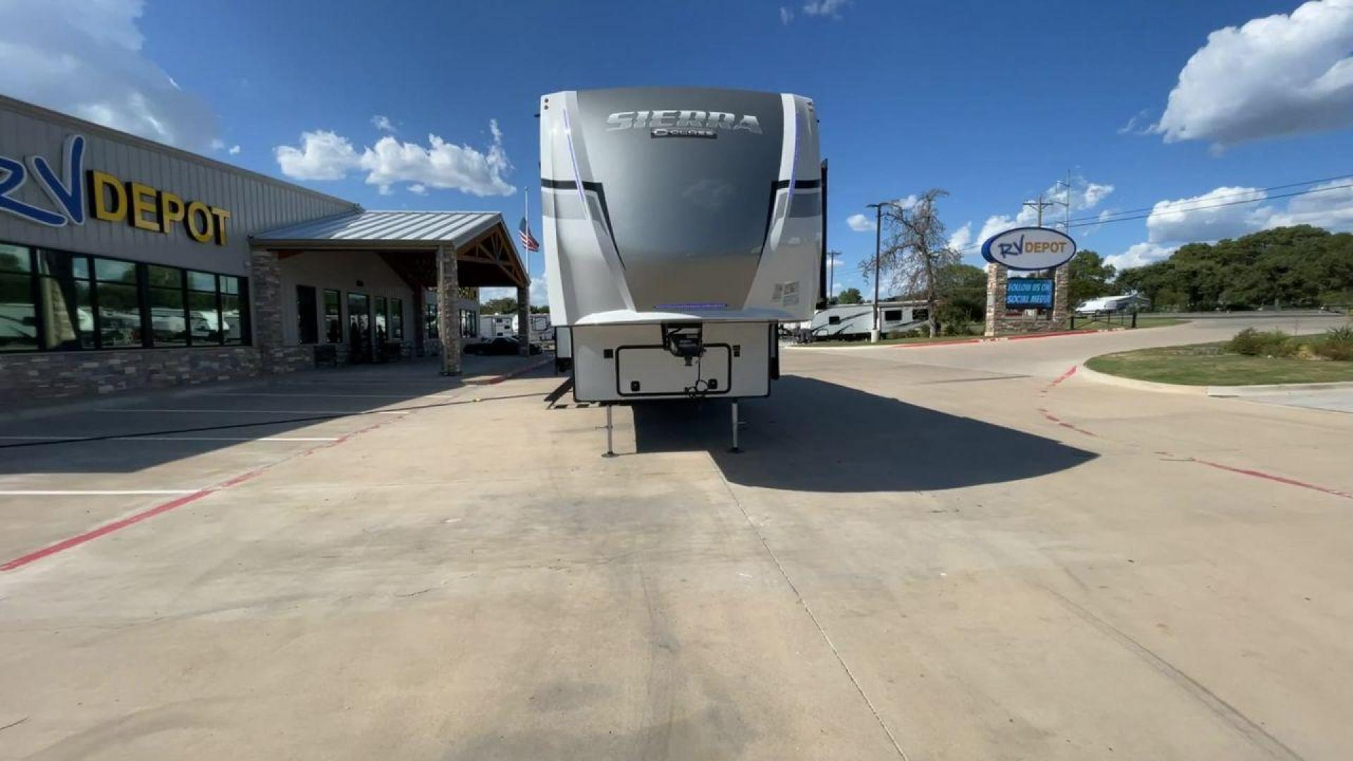 2021 FOREST RIVER SIERRA 3660MB (4X4FSEN23MJ) , Length: 39.92 ft. | Dry Weight: 11,659 lbs. | Gross Weight: 14,115 lbs. | Slides: 4 transmission, located at 4319 N Main Street, Cleburne, TX, 76033, (817) 221-0660, 32.435829, -97.384178 - Photo#4