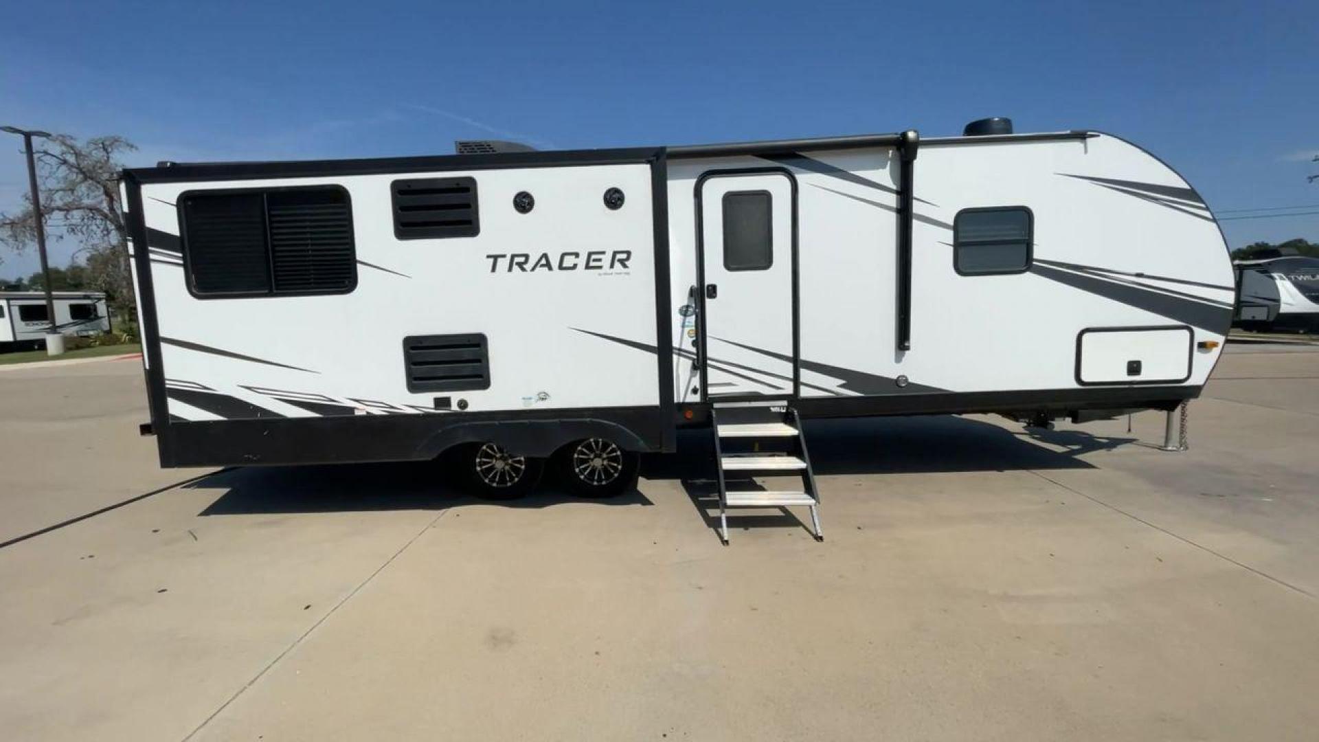 2021 FOREST RIVER TRACER 28RES (5ZT2TRTB1MB) , Length: 32.92 ft. | Dry Weight: 6,866 lbs. | Slides: 2 transmission, located at 4319 N Main Street, Cleburne, TX, 76033, (817) 221-0660, 32.435829, -97.384178 - Photo#2