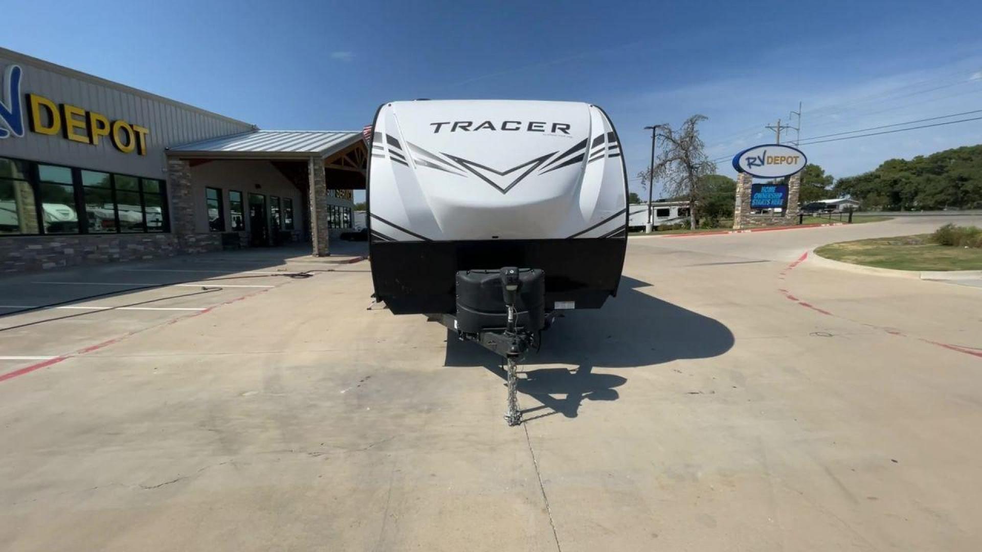 2021 FOREST RIVER TRACER 28RES (5ZT2TRTB1MB) , Length: 32.92 ft. | Dry Weight: 6,866 lbs. | Slides: 2 transmission, located at 4319 N Main Street, Cleburne, TX, 76033, (817) 221-0660, 32.435829, -97.384178 - Photo#4